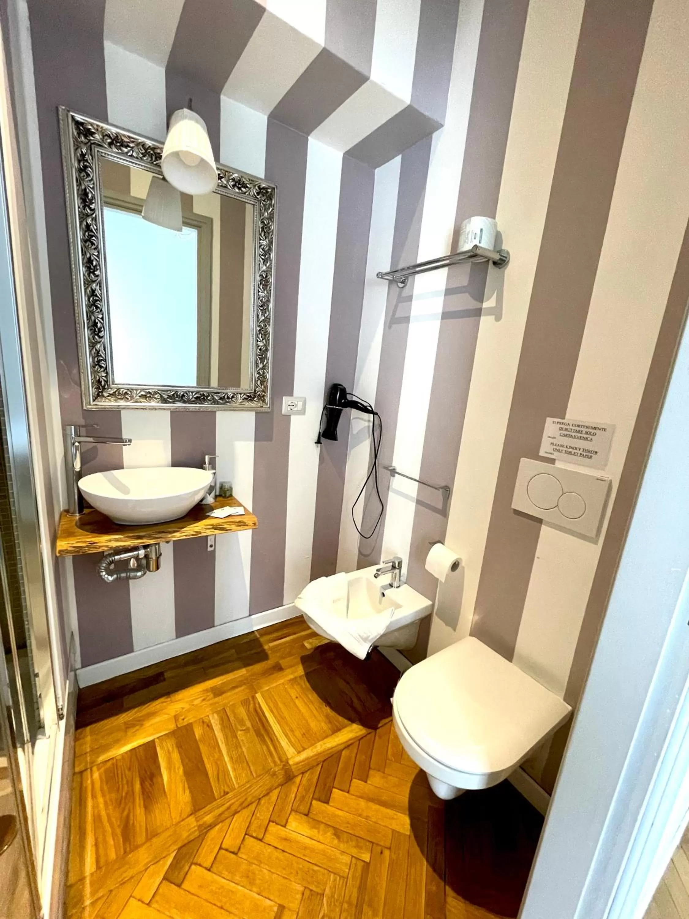 Toilet, Bathroom in B&B Dimora Sassetti 6