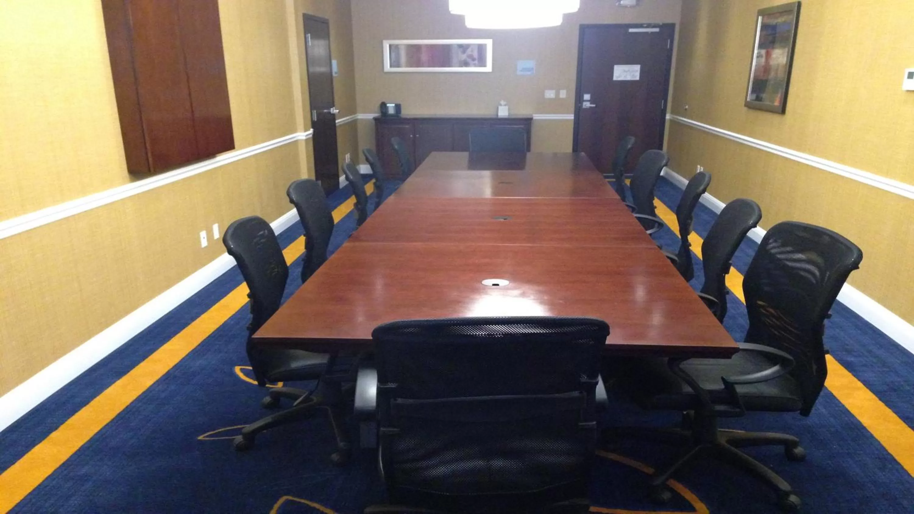 Meeting/conference room in Holiday Inn Express and Suites Columbia University Area by IHG
