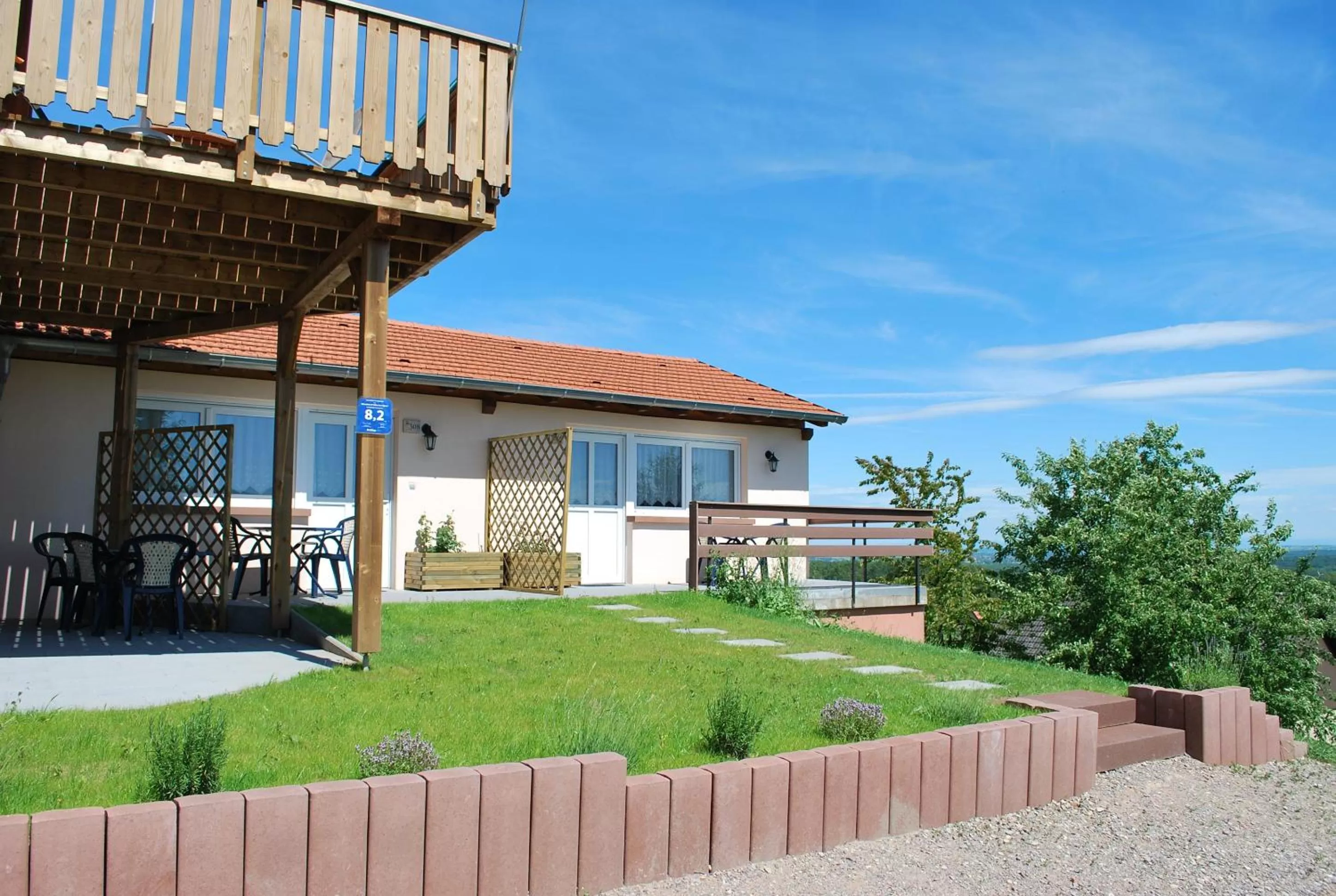 Facade/entrance, Property Building in Chambres d'hôtes Les vignes