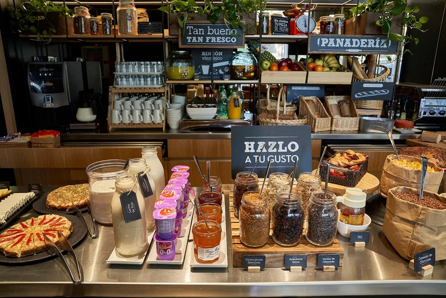 Food and drinks in Ibis Barcelona Plaza Glòries 22@