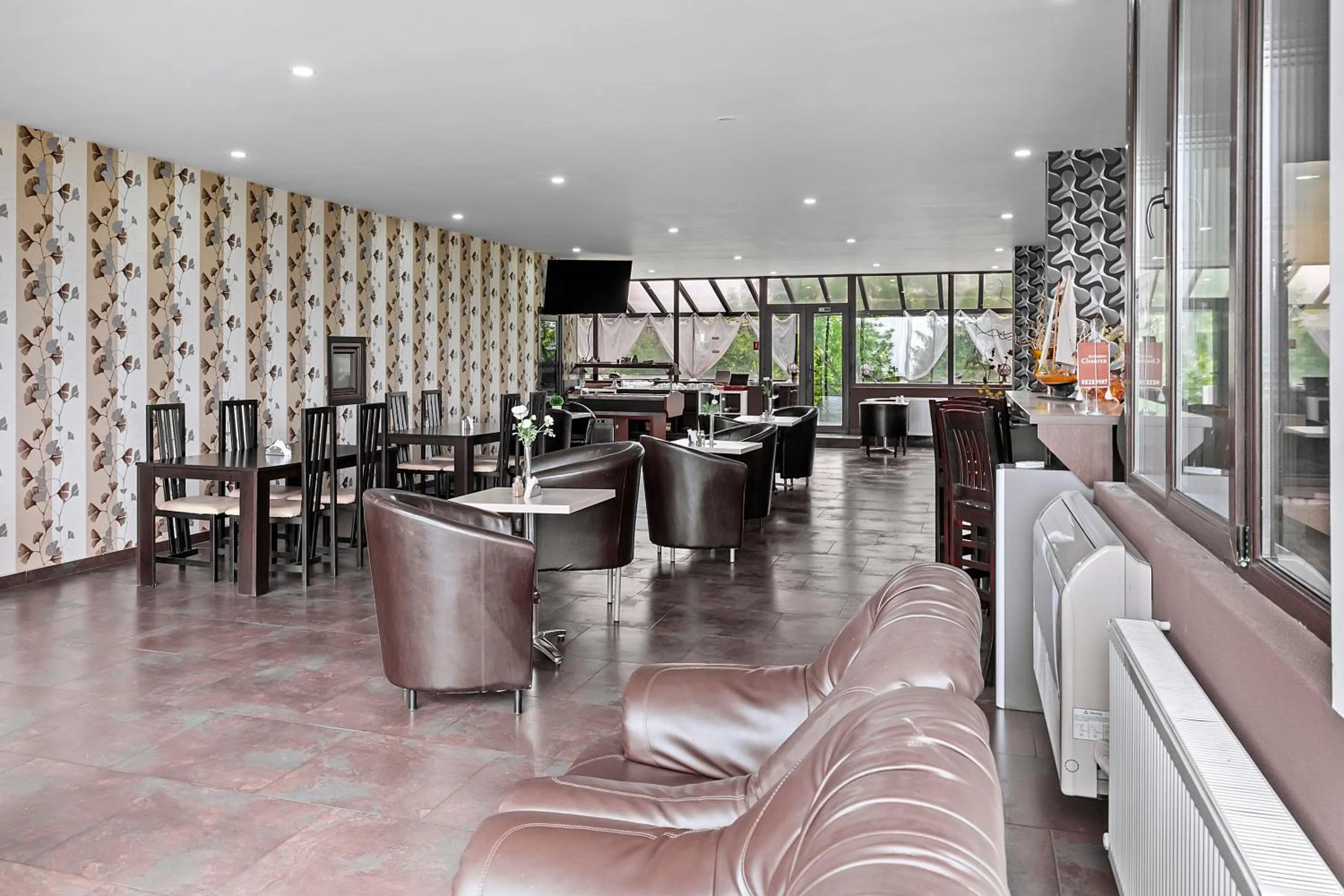 Breakfast in Hotel Charter Otopeni