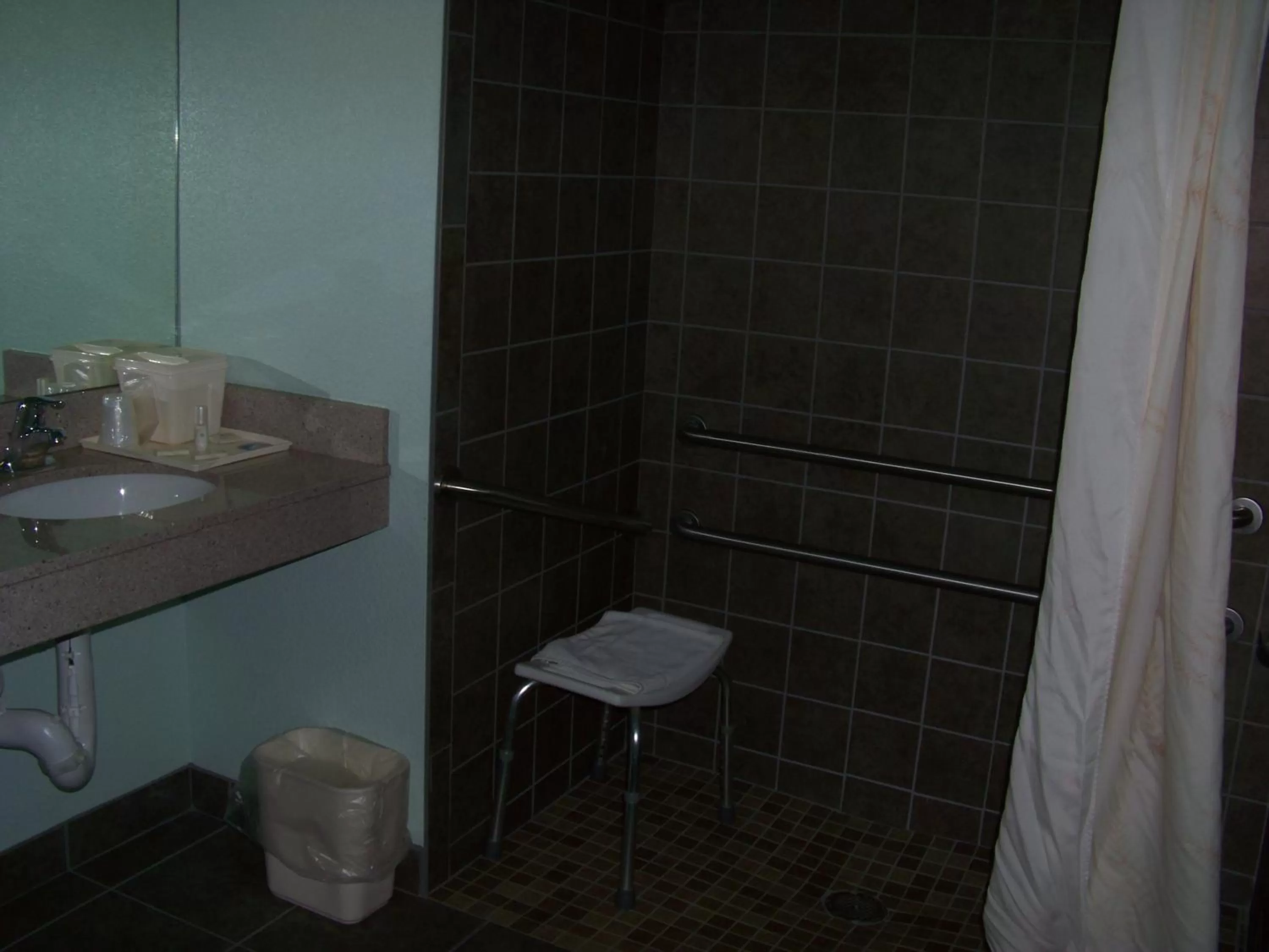 Shower in Days Inn & Suites by Wyndham Columbus NE