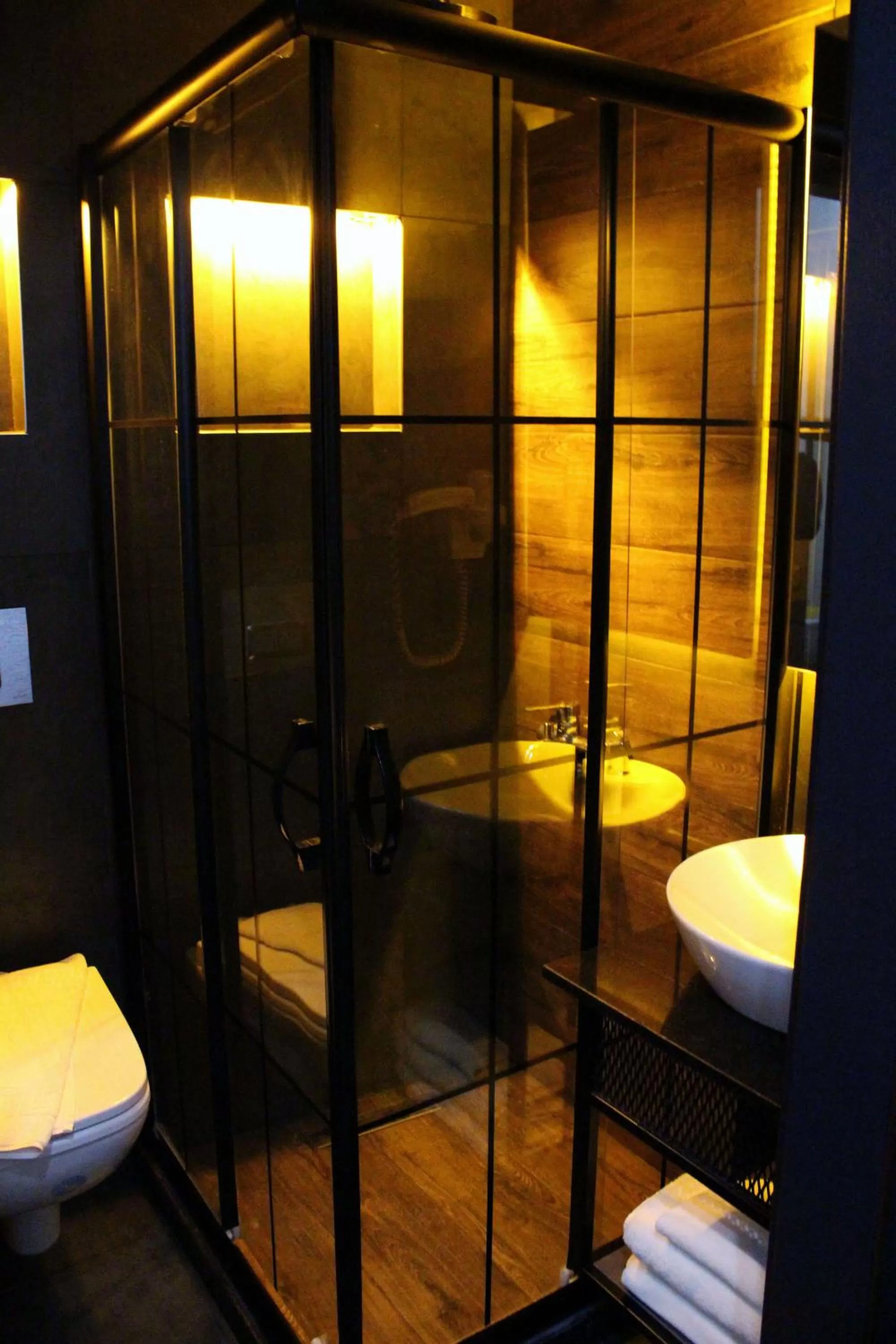 Shower in Istanbul Fair Hotel