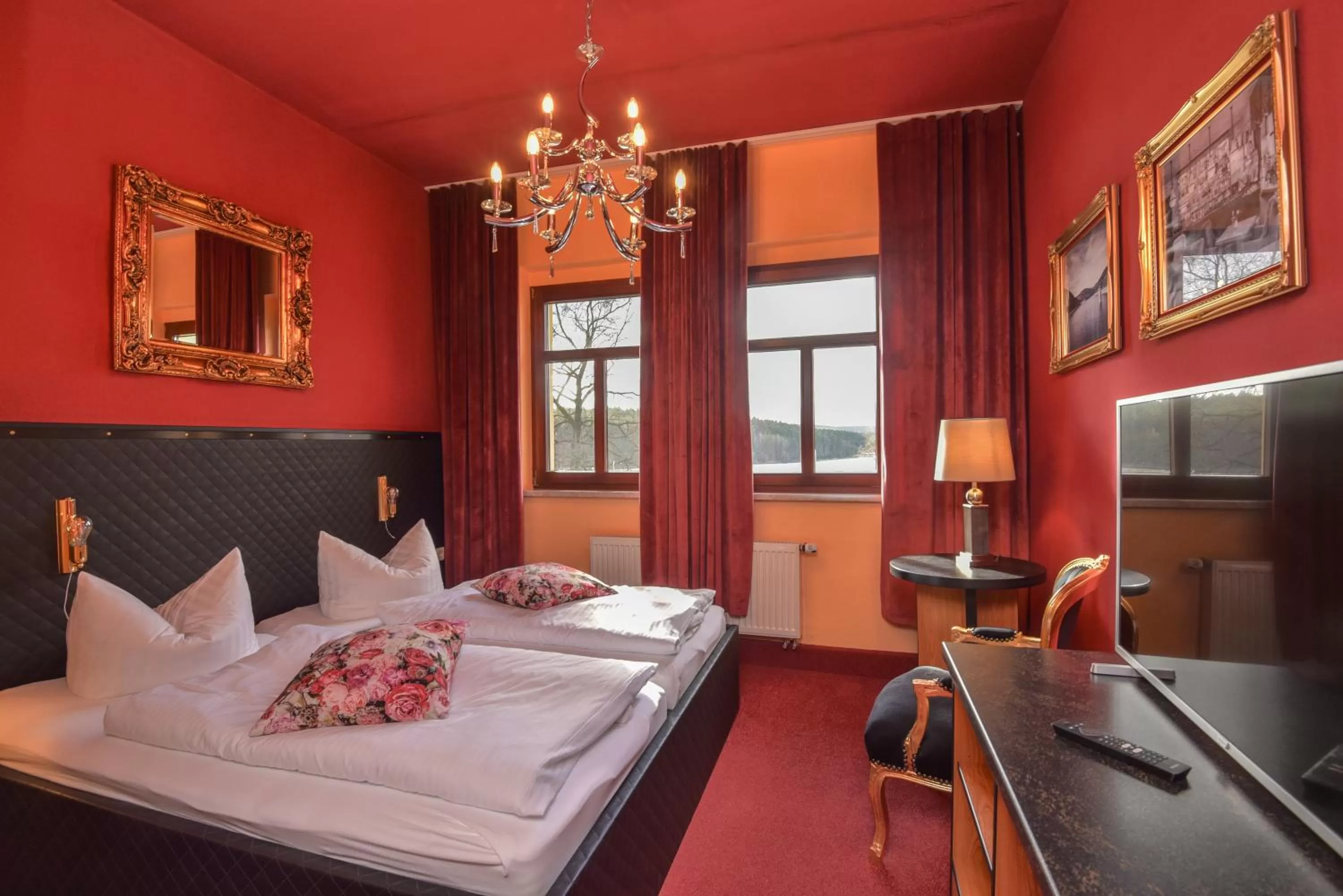 Photo of the whole room in Riverdam