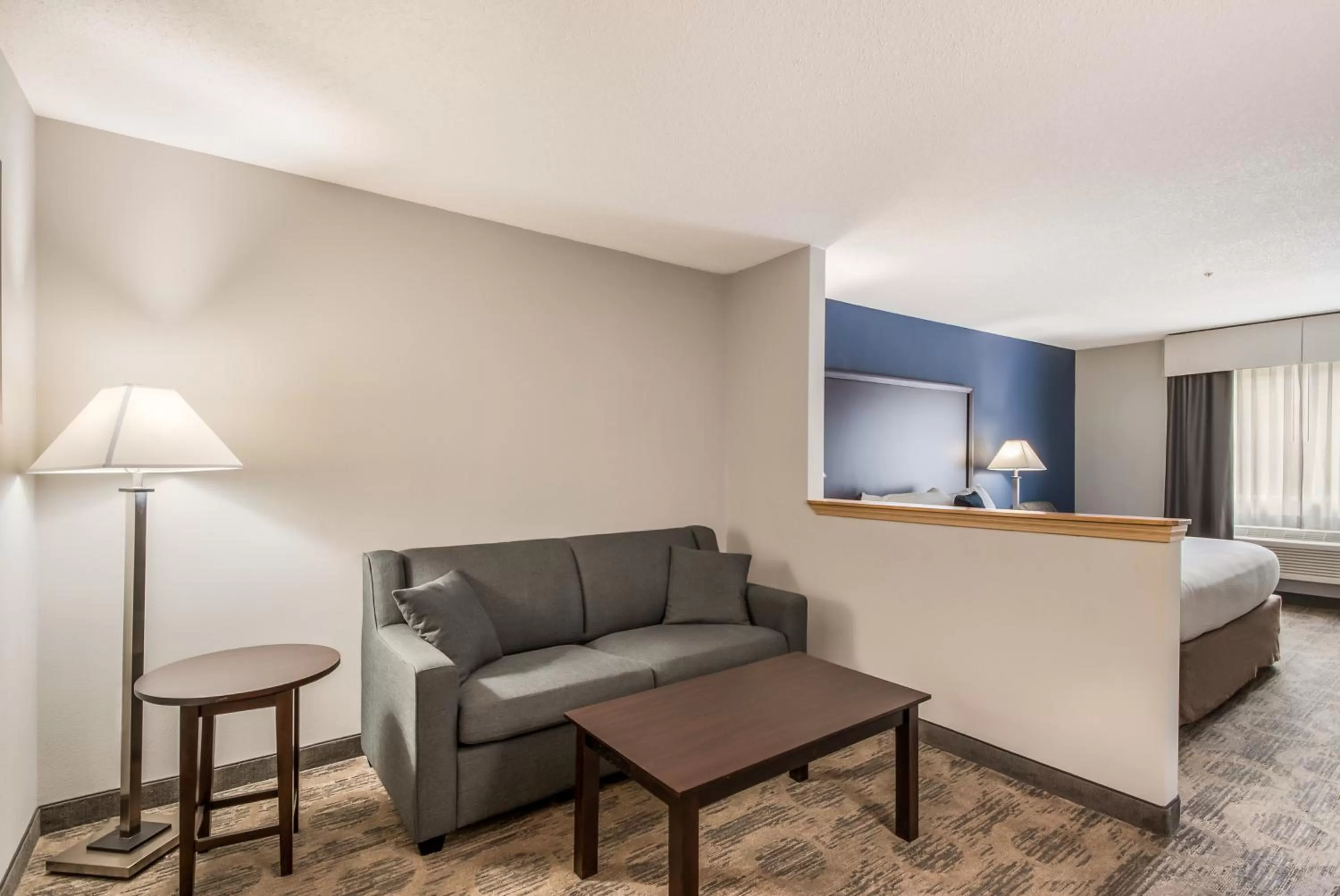 Bed in Red Lion Inn & Suites Sequim at Olympic National Park