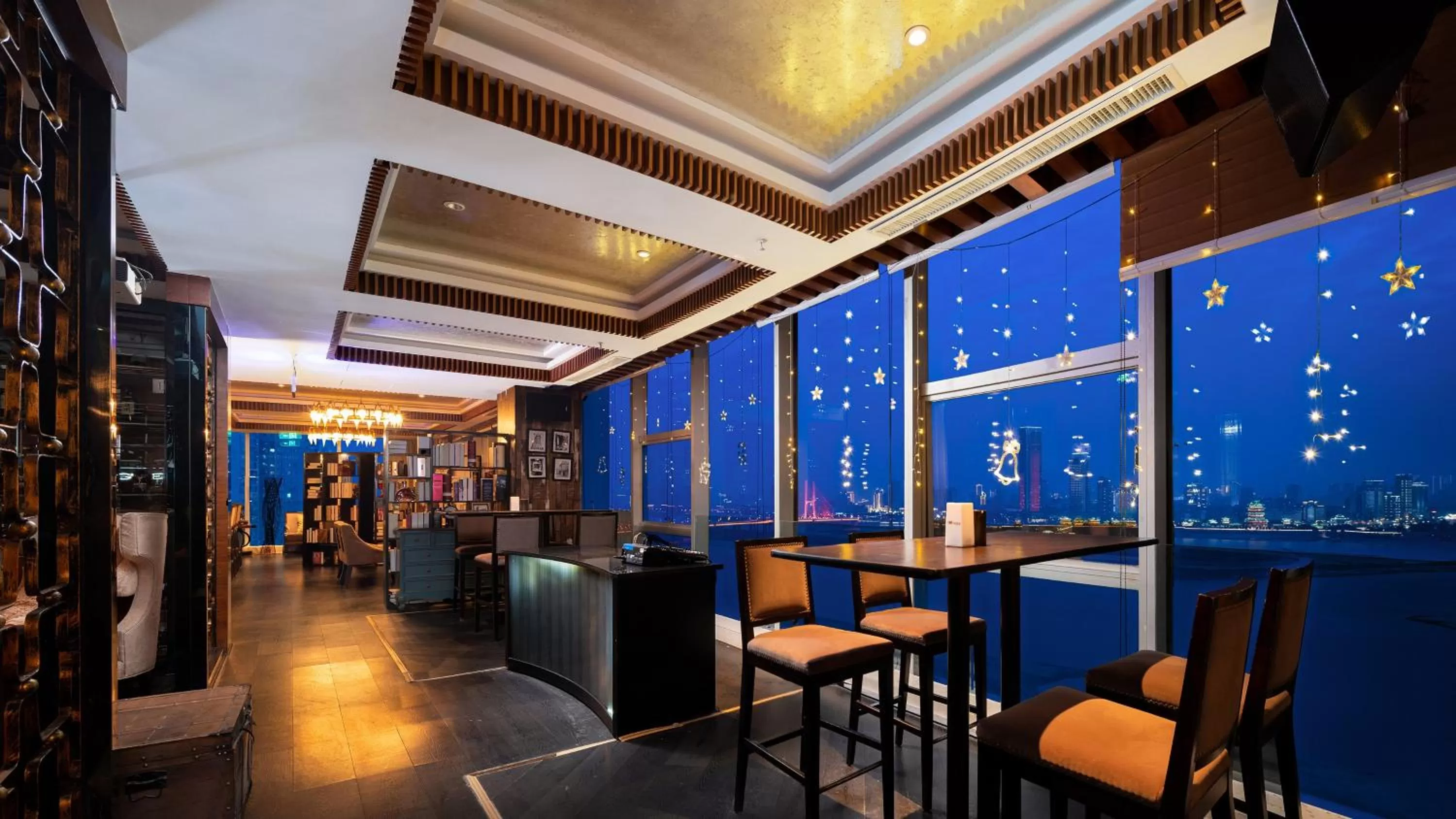 Restaurant/places to eat in Holiday Inn Nanchang Riverside by IHG