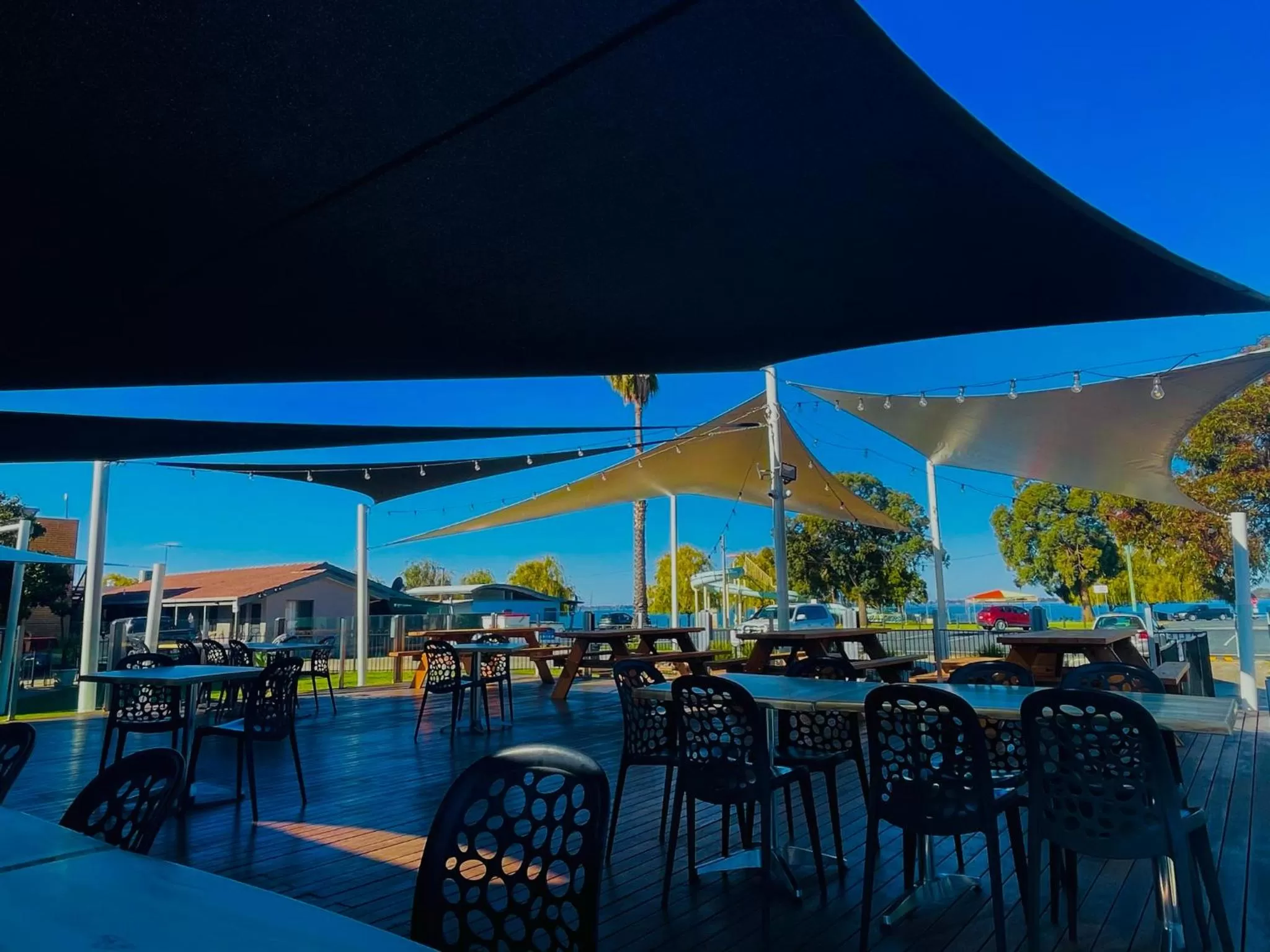 Patio in Lake Mulwala Hotel