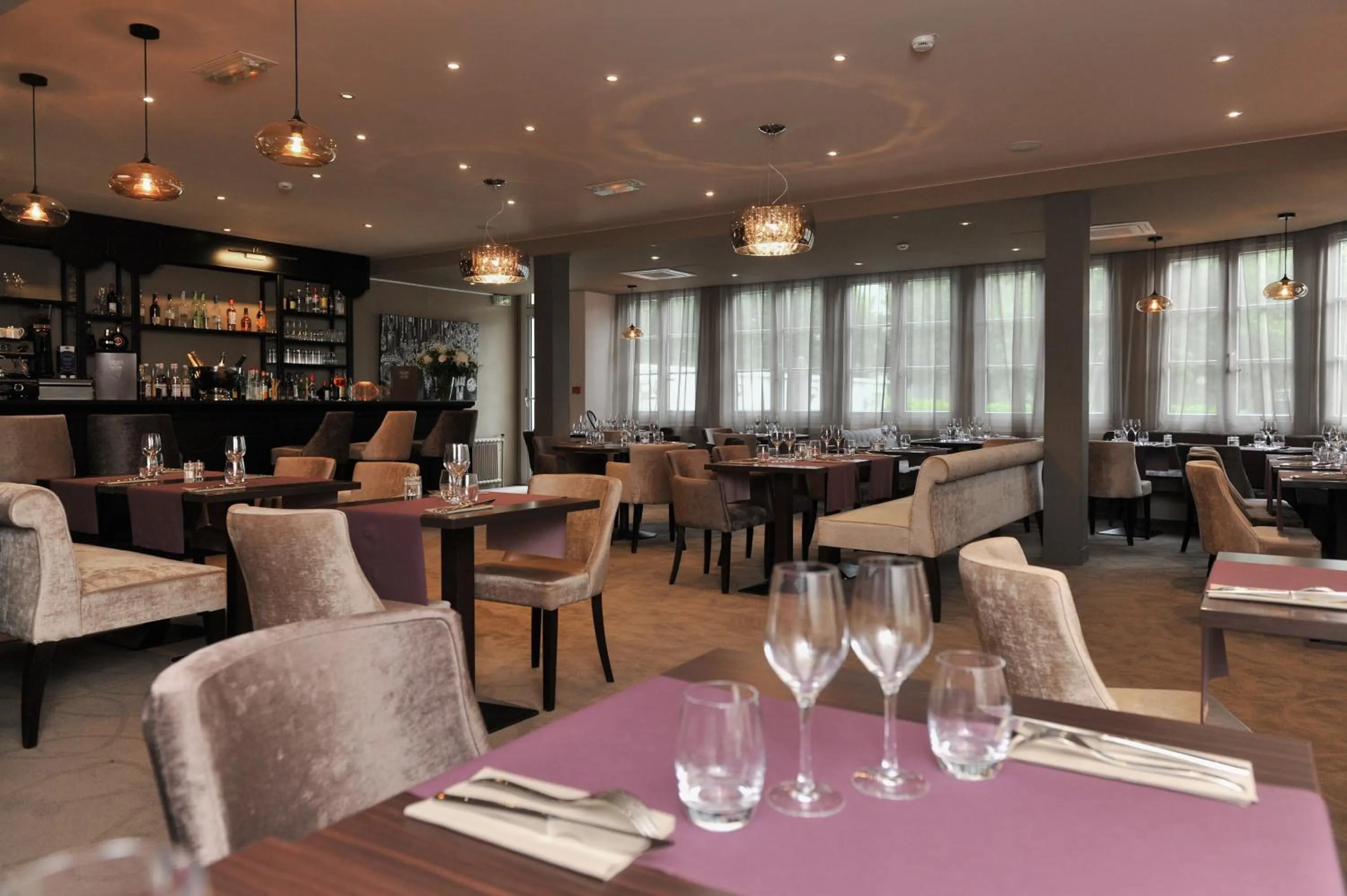 Restaurant/places to eat in Mercure Paris Saint Cloud Hippodrome