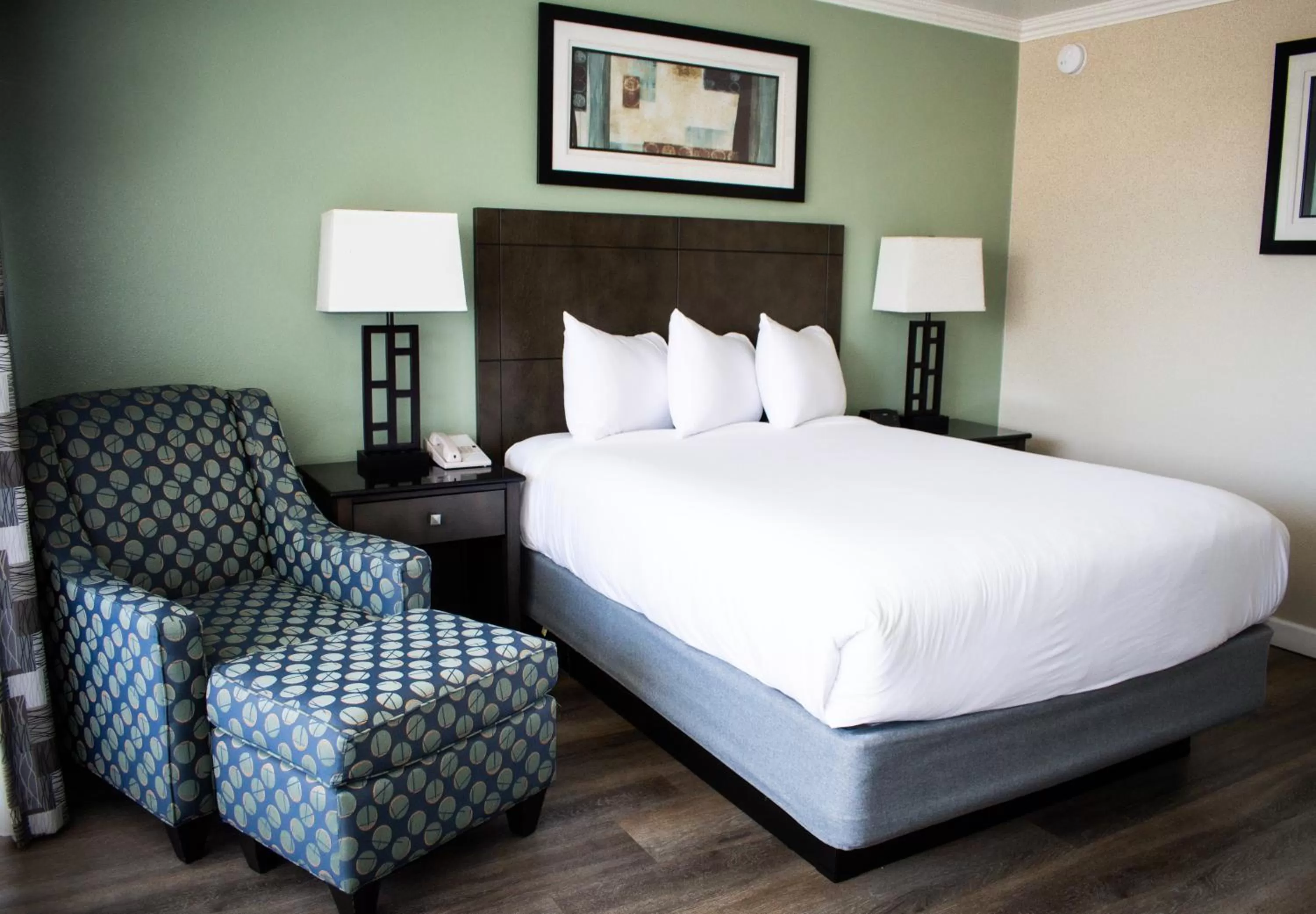 Bedroom, Bed in Travelodge by Wyndham Monterey Bay