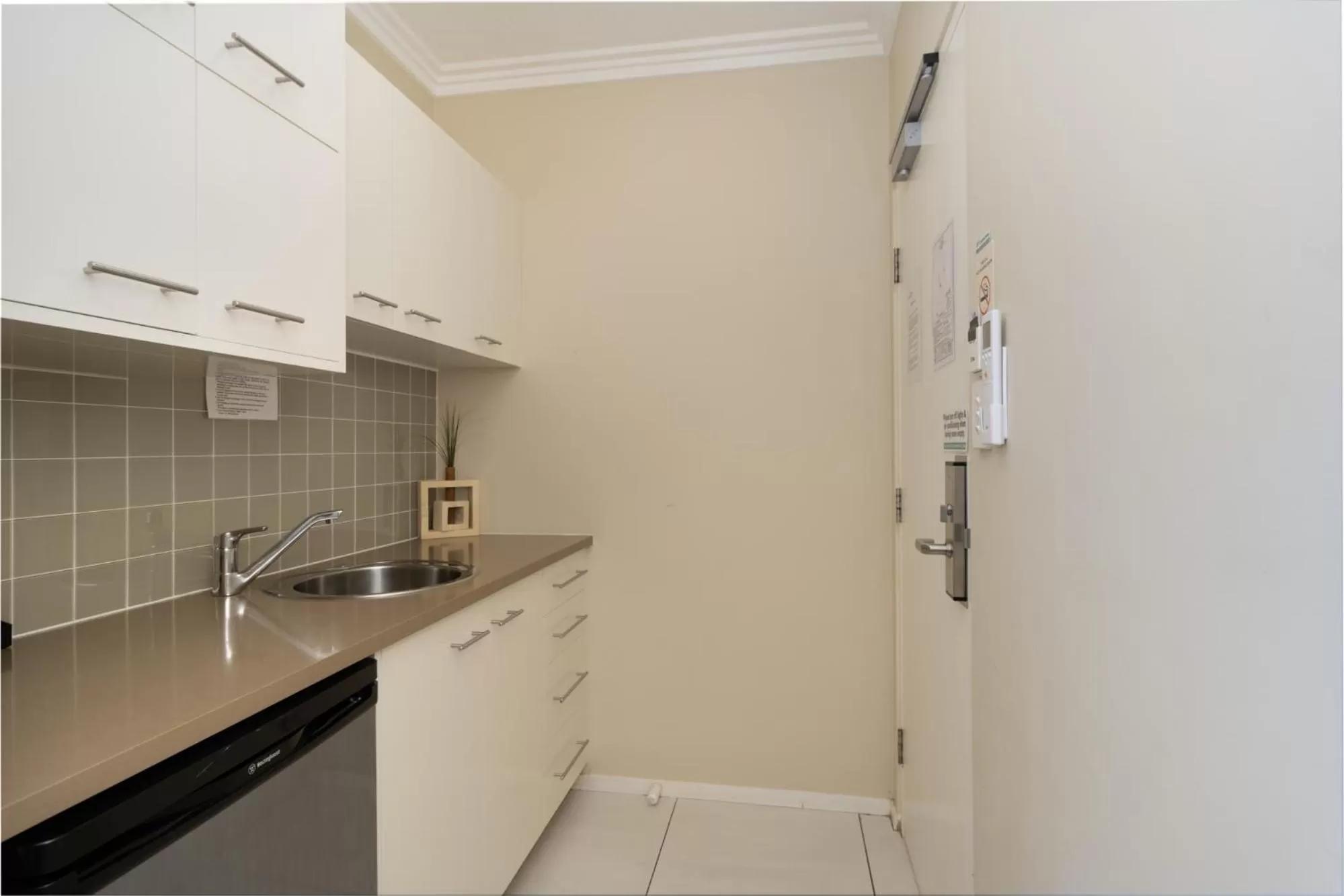 Kitchen/Kitchenette in Eden by the Bay