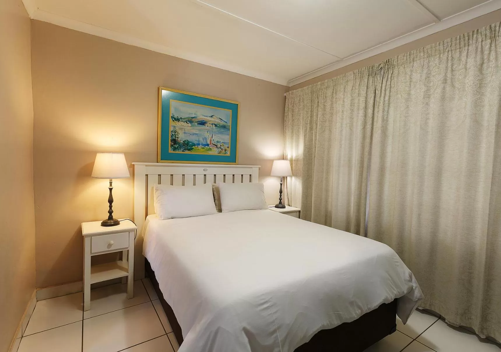 Bed in My Den Beachfront B&B and Self-Catering