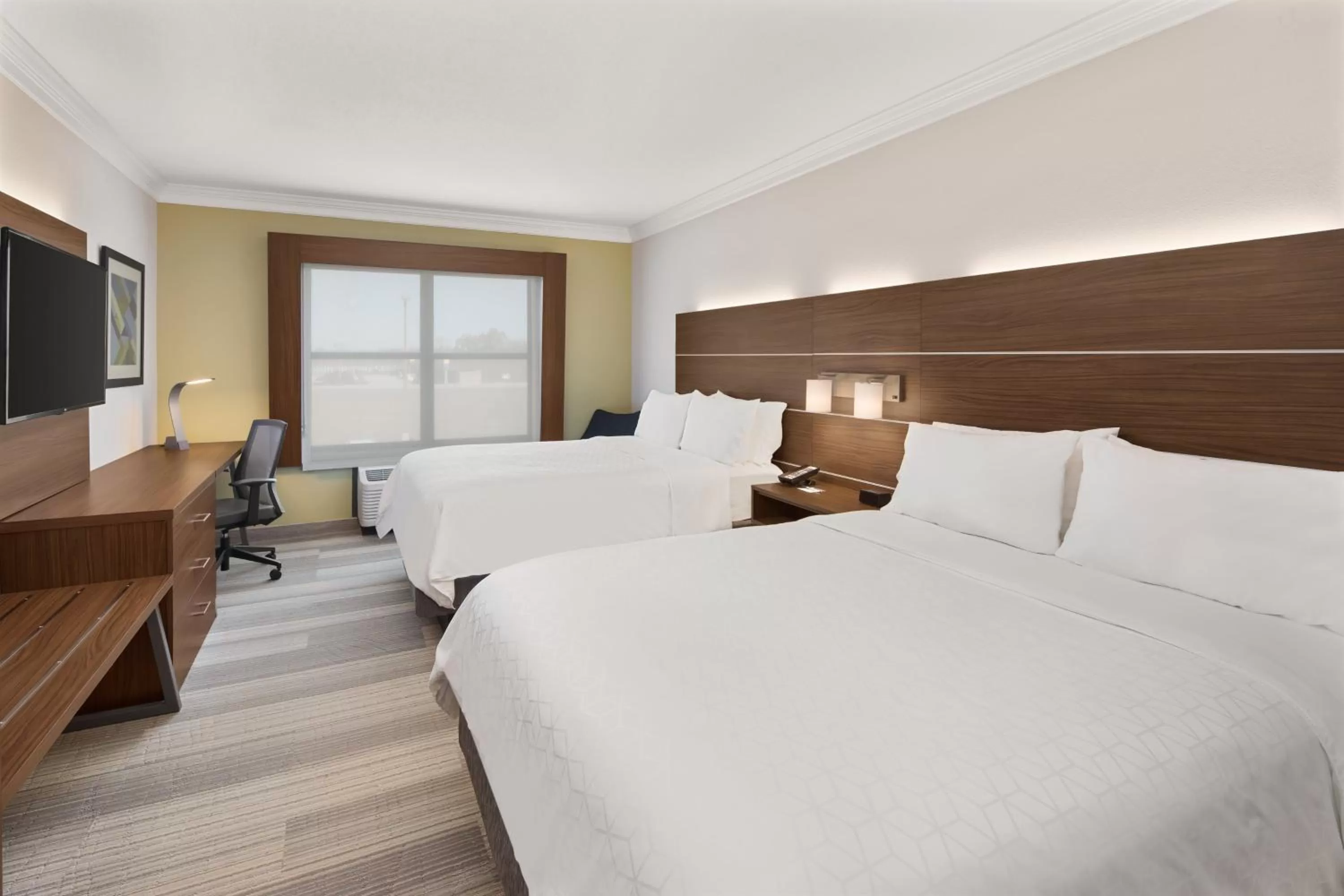 Photo of the whole room, Bed in Holiday Inn Express Hotel & Suites Byron by IHG