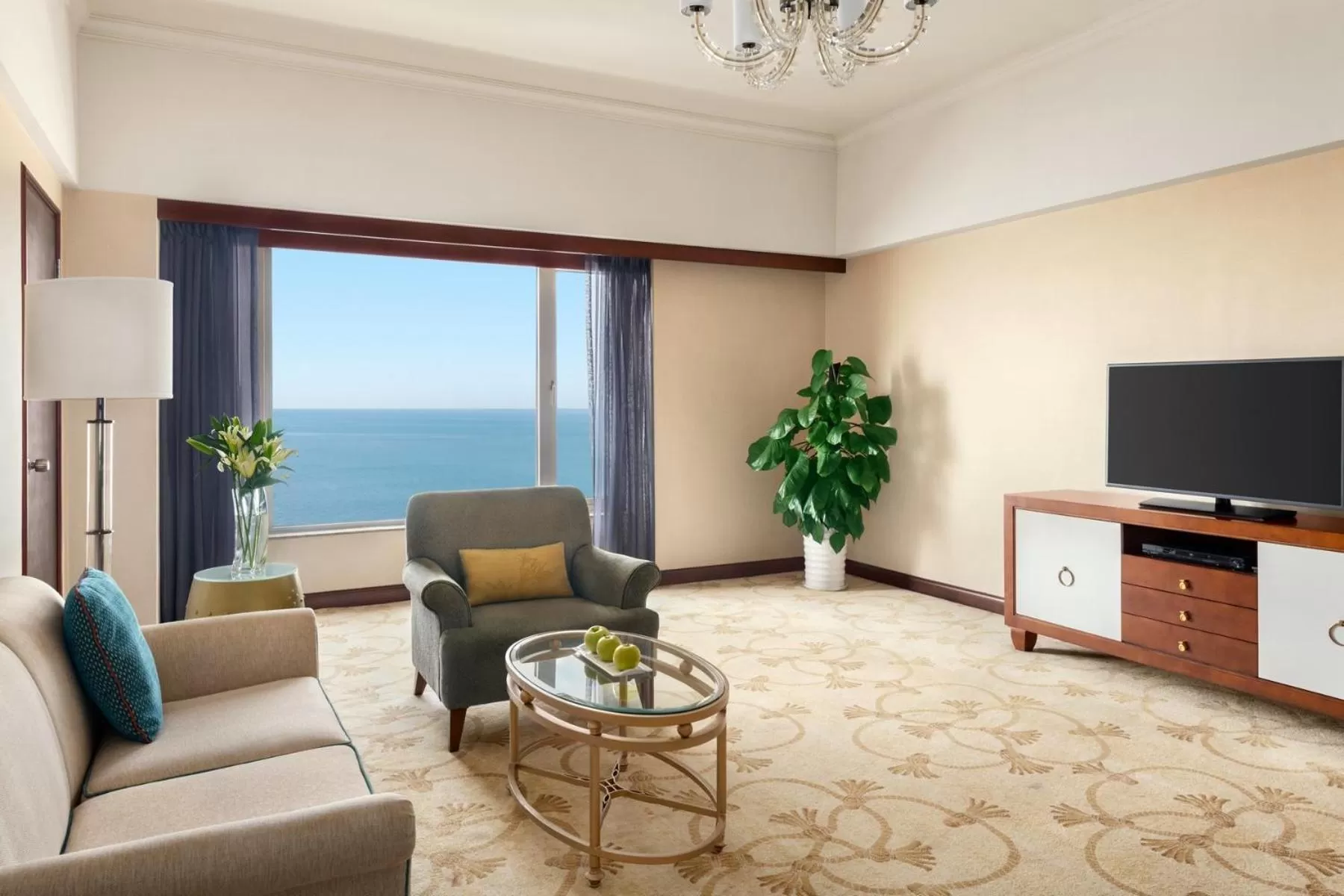 Photo of the whole room in Shangri-La Beihai