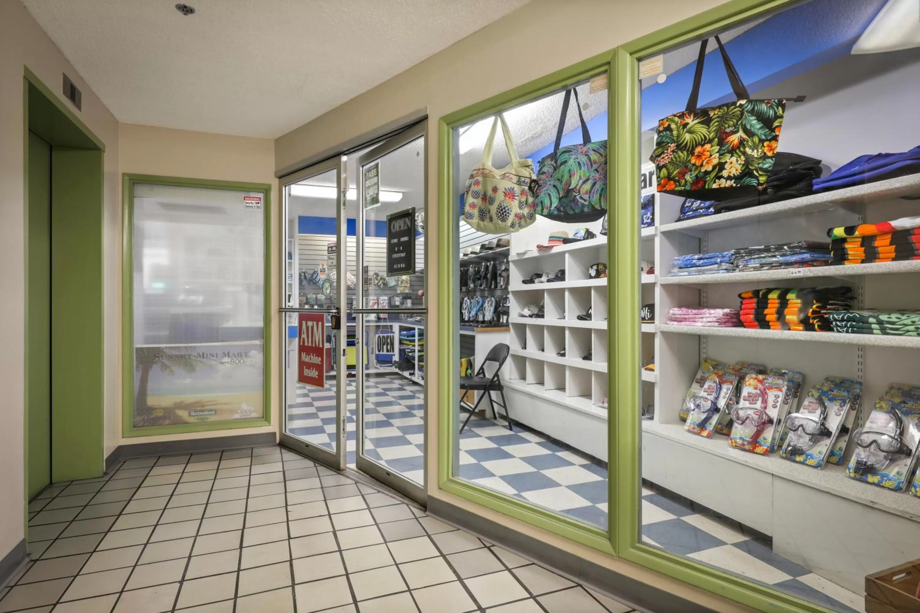 On-site shops in Aston Waikiki Sunset