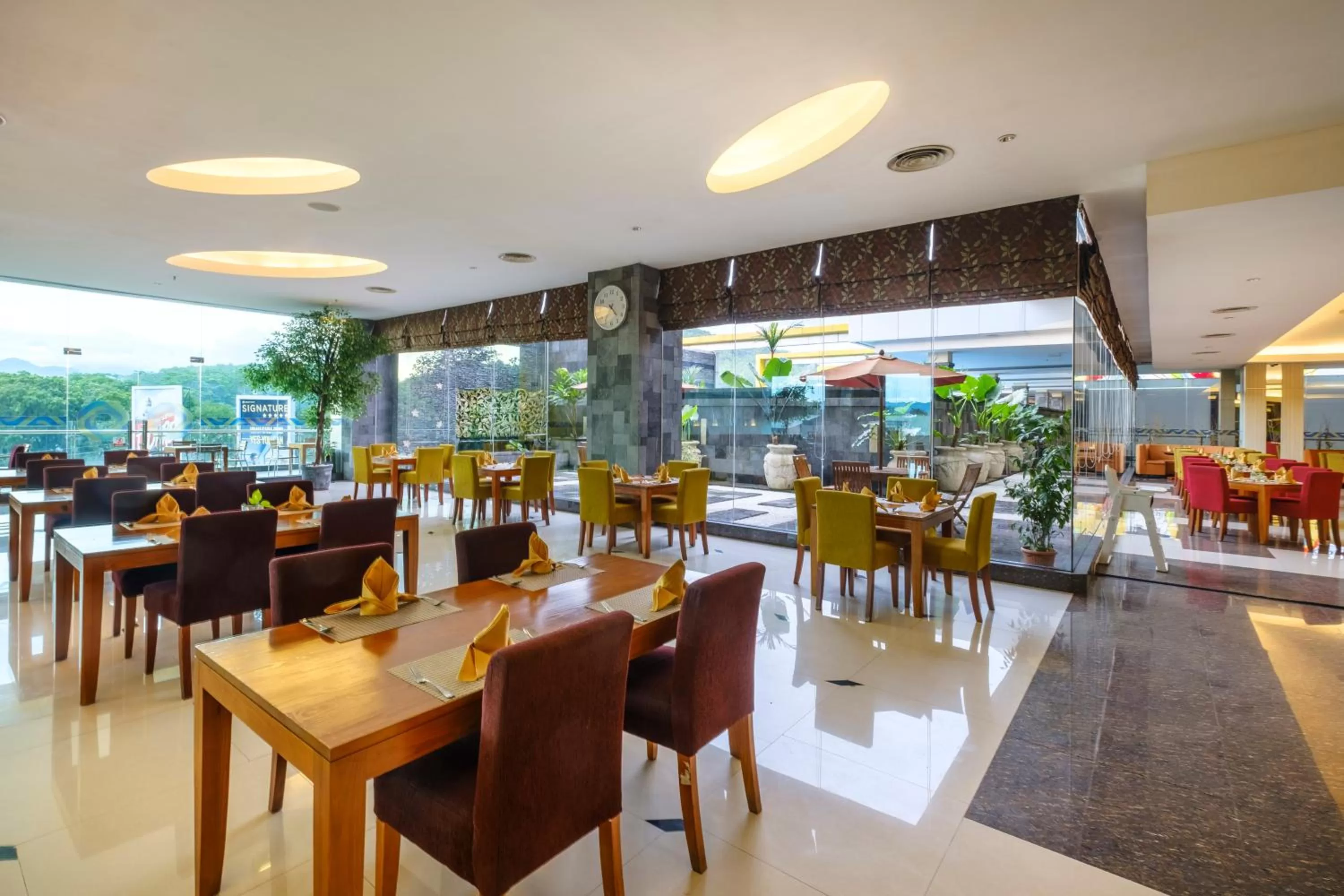 Restaurant/places to eat in Grand Artos Hotel & Convention