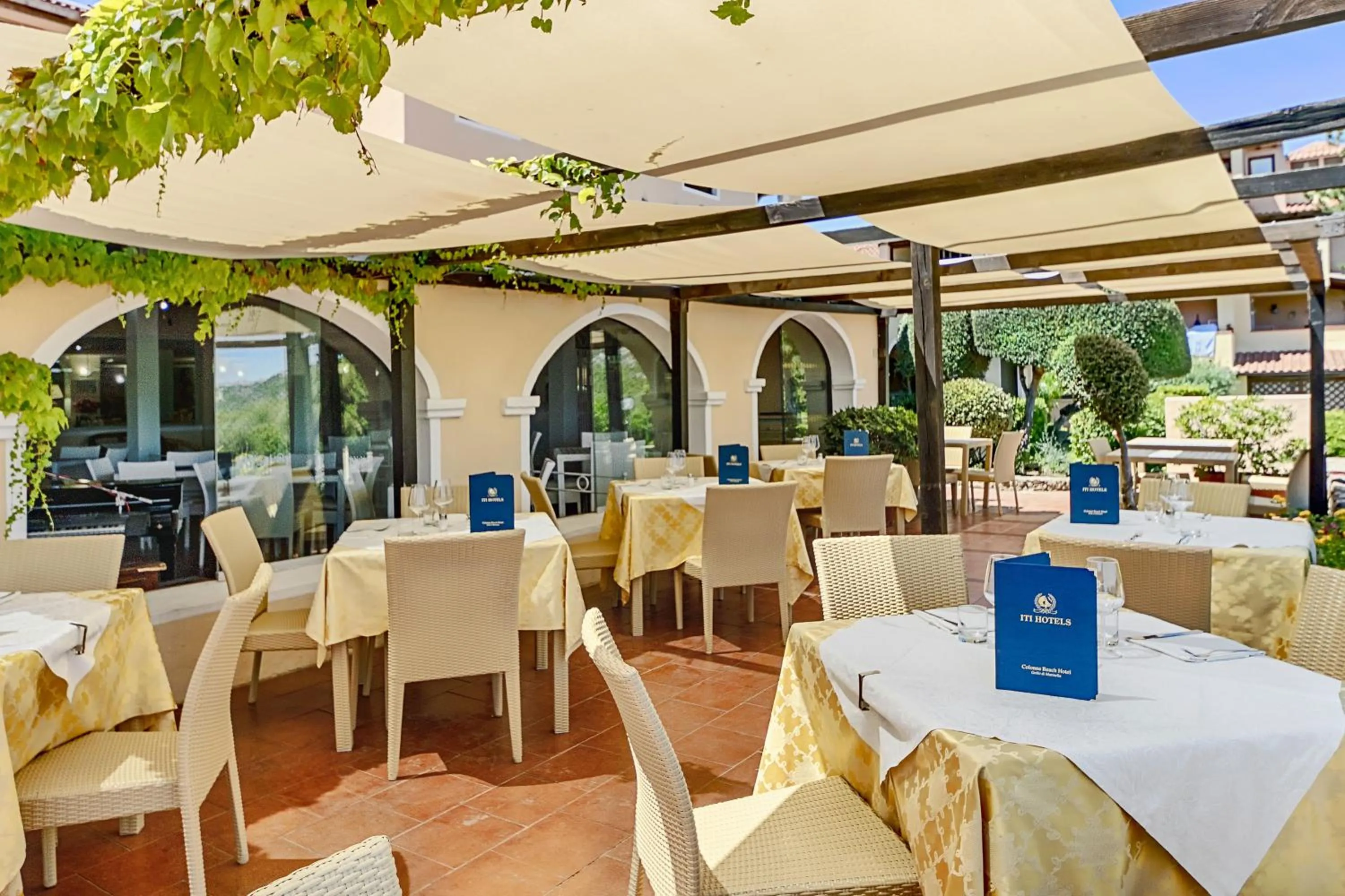 Restaurant/places to eat in Colonna Beach Hotel Marinella