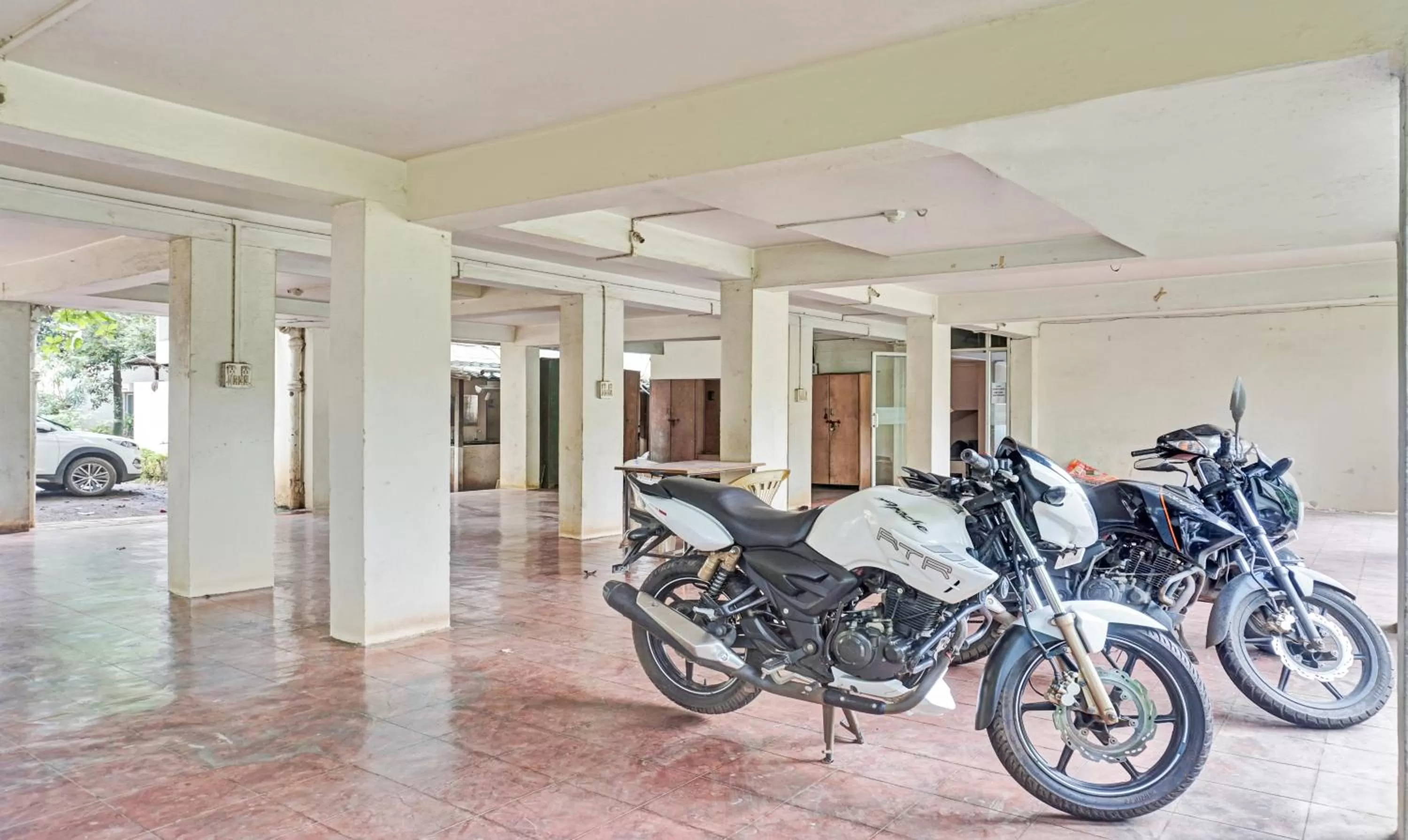 Parking in Itsy Hotels Ranjeet