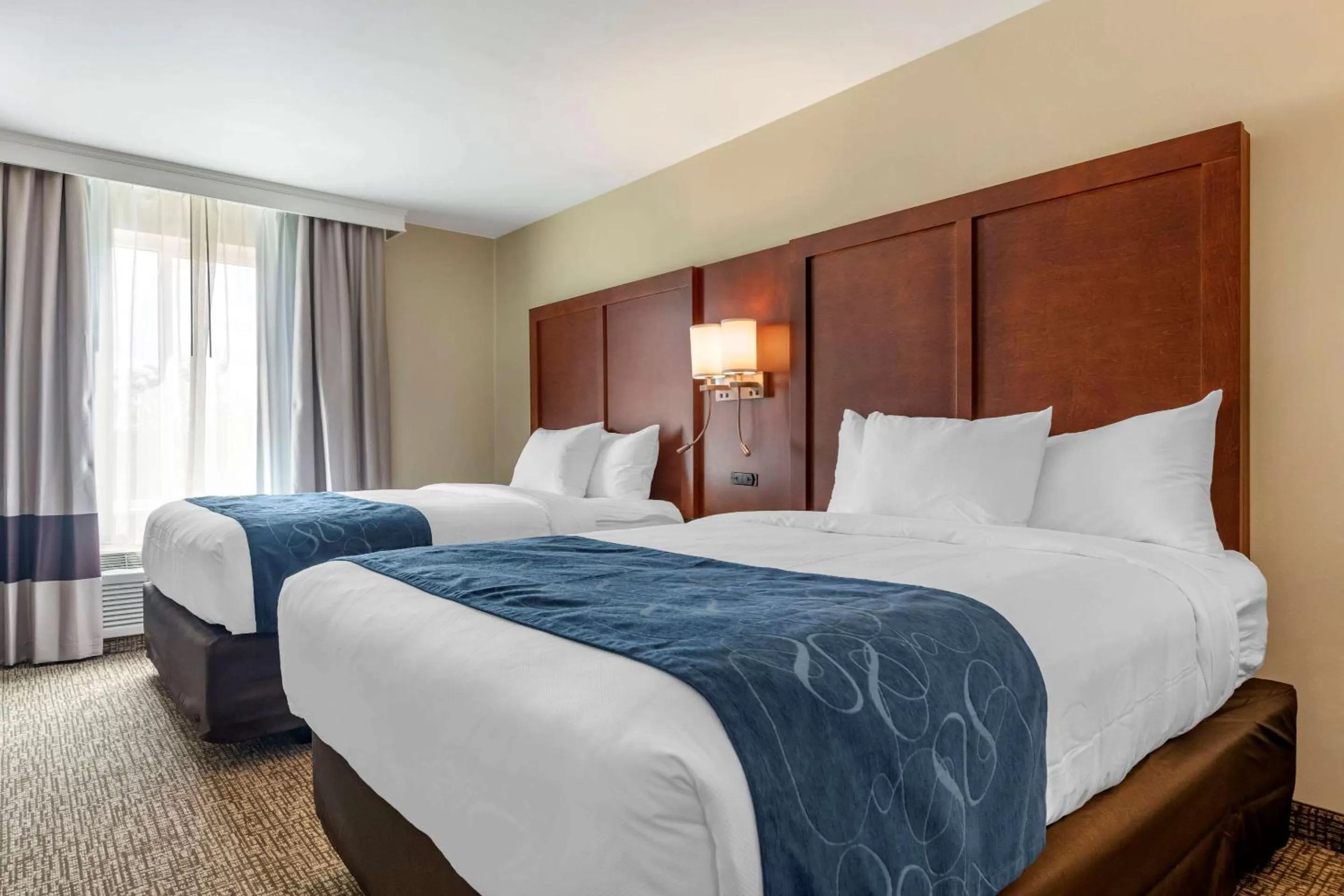 Bedroom, Bed in Comfort Suites Daytona Beach-Speedway