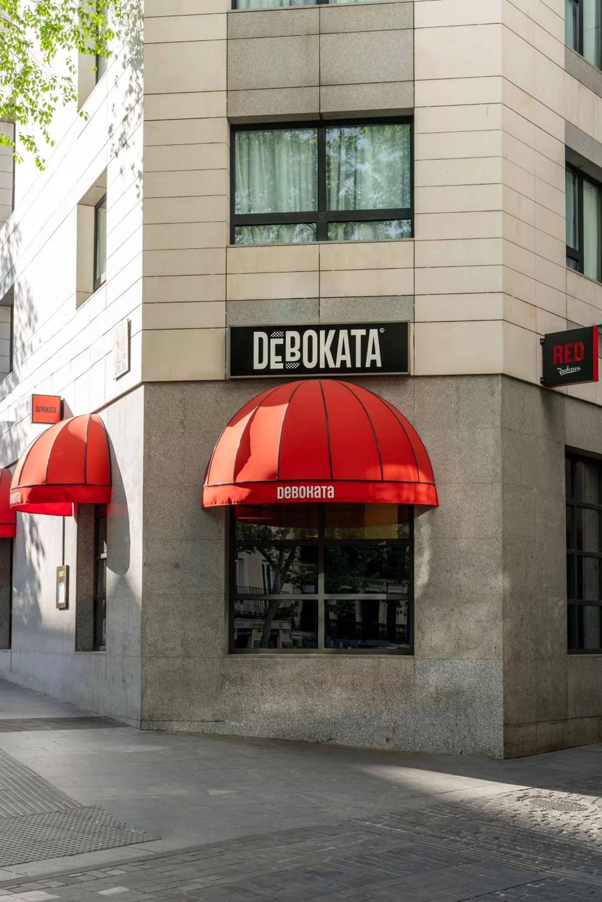 Restaurant/places to eat in Radisson RED Madrid