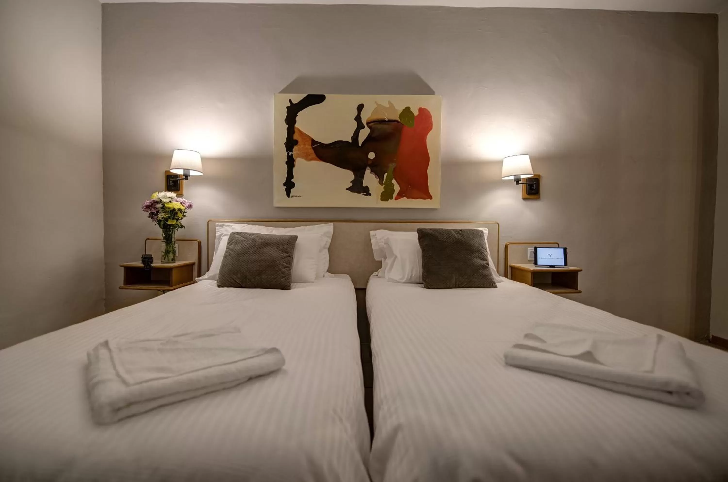 TV and multimedia, Bed in Sliema Chalet Hotel