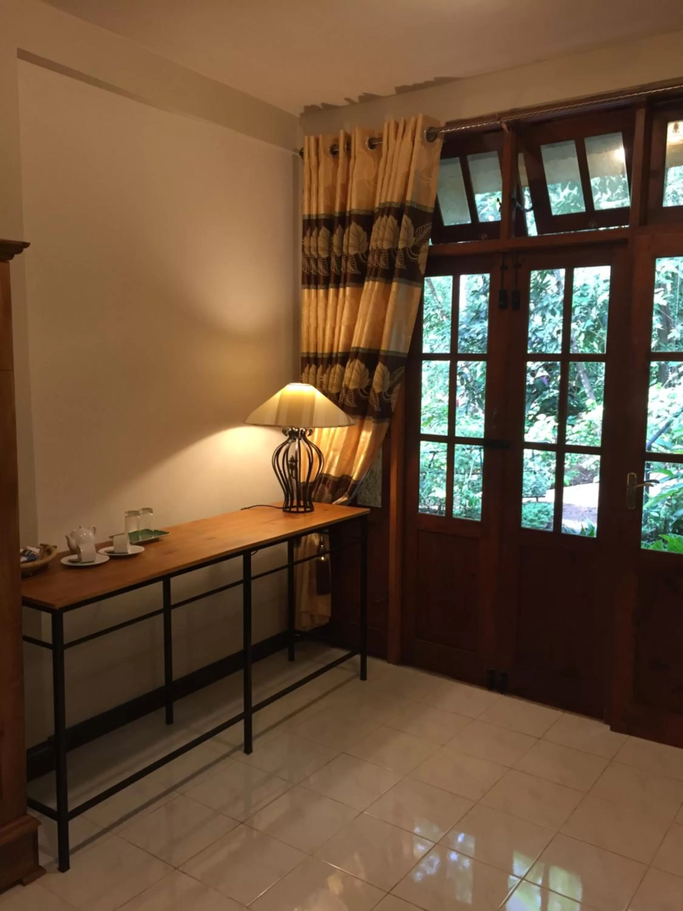 Photo of the whole room, View in Le leopard d 'argent