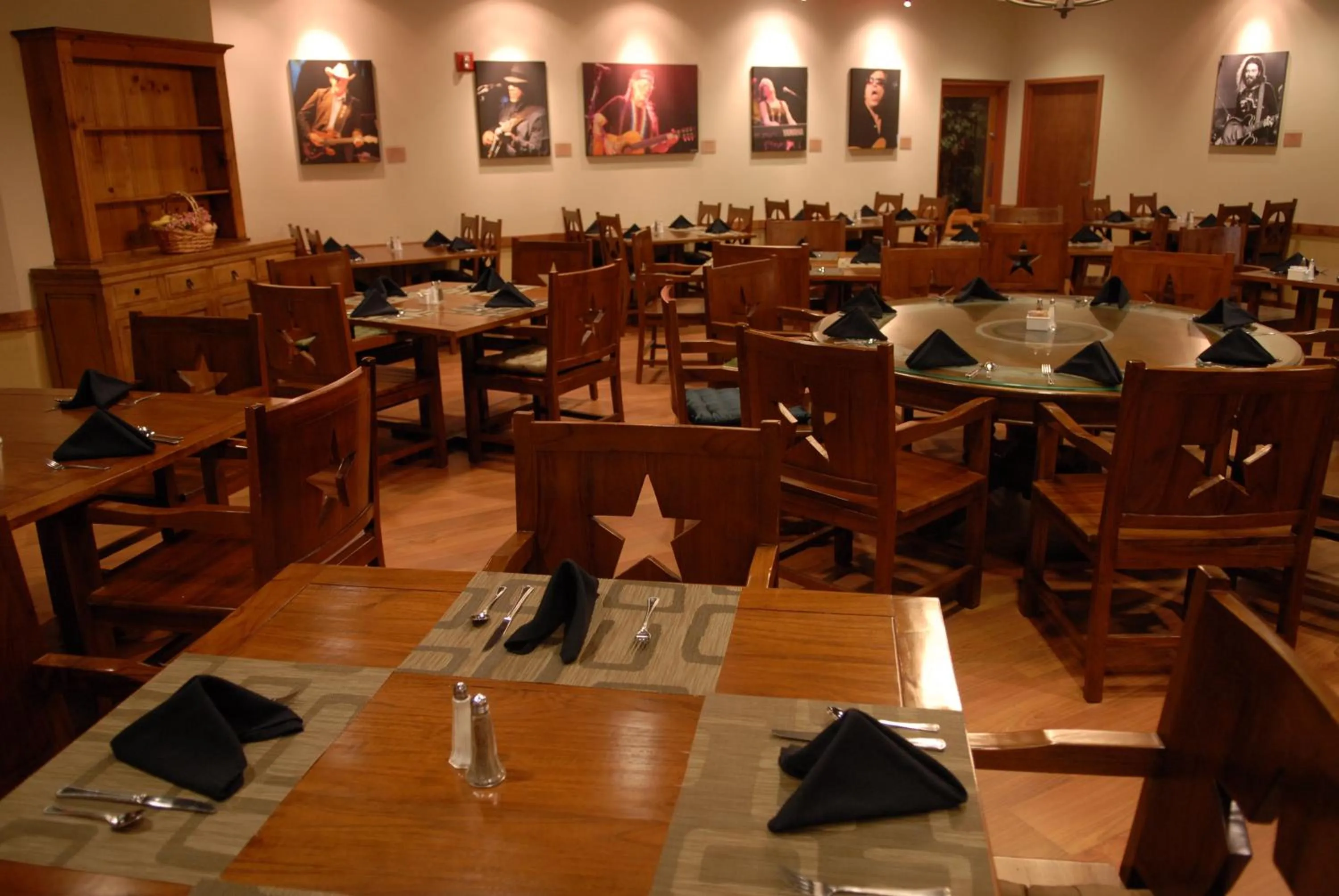 Restaurant/places to eat in Wyndham Garden Hotel Austin