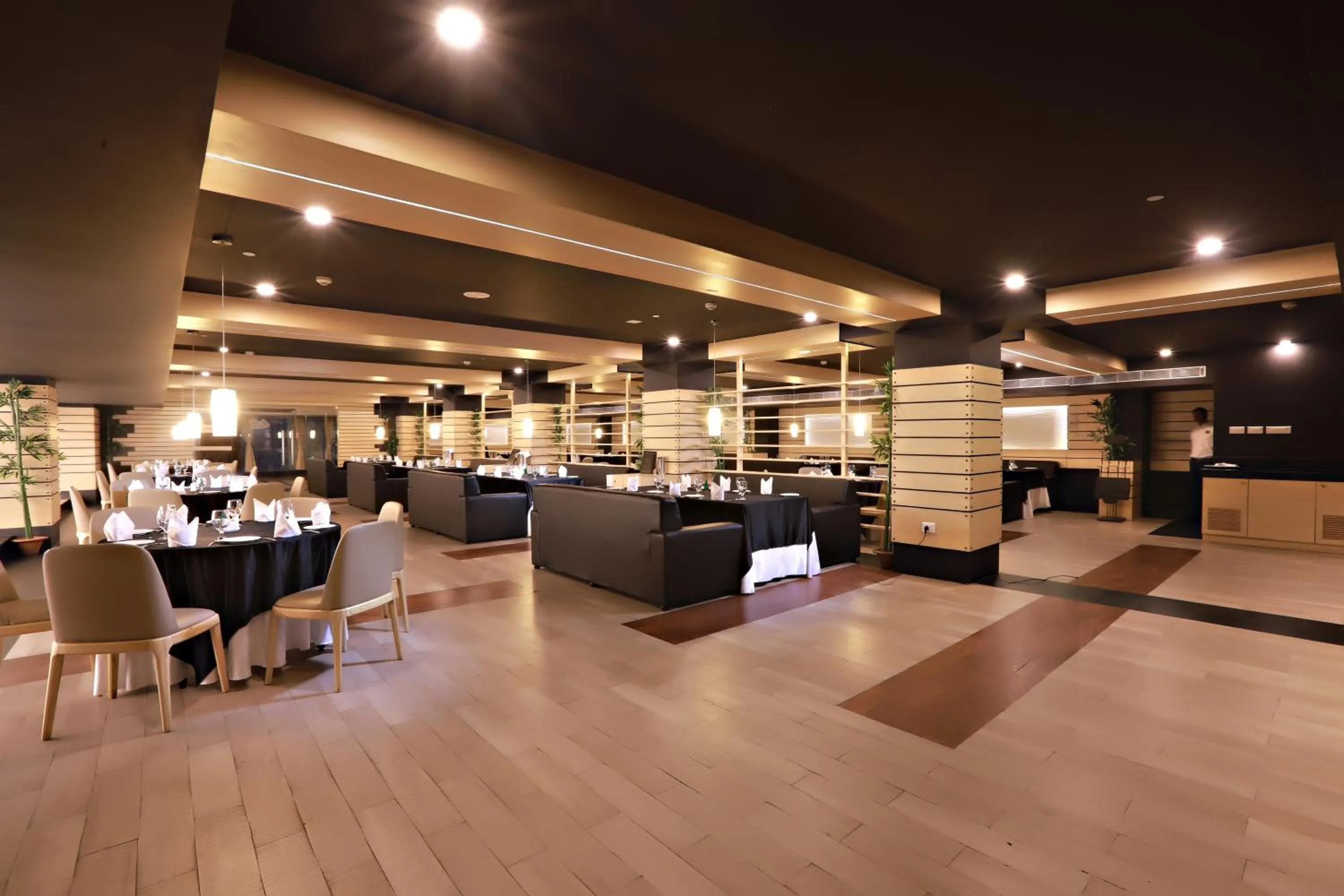 Restaurant/places to eat in Hotel Patliputra Continental