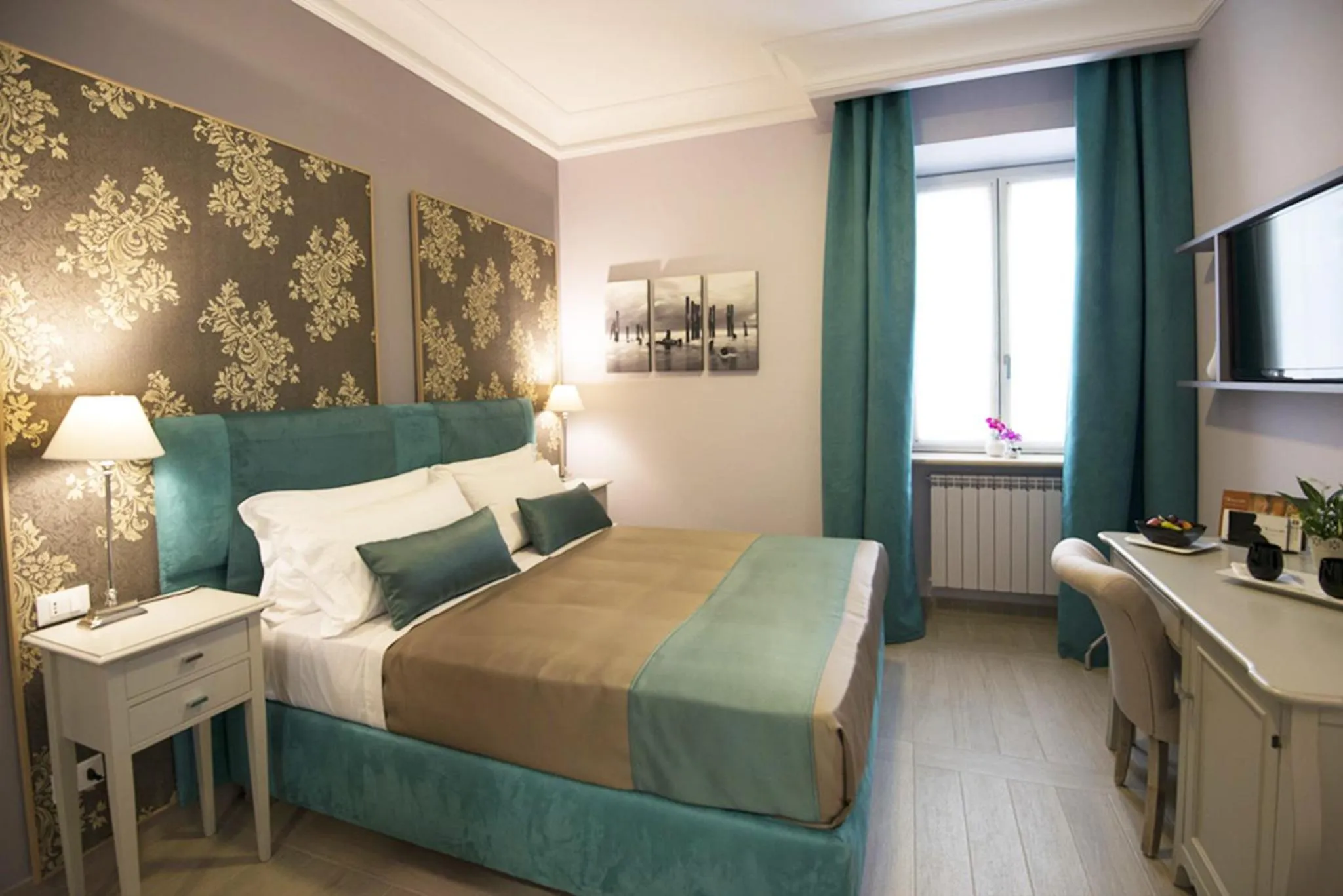 Bedroom in Halex room&food