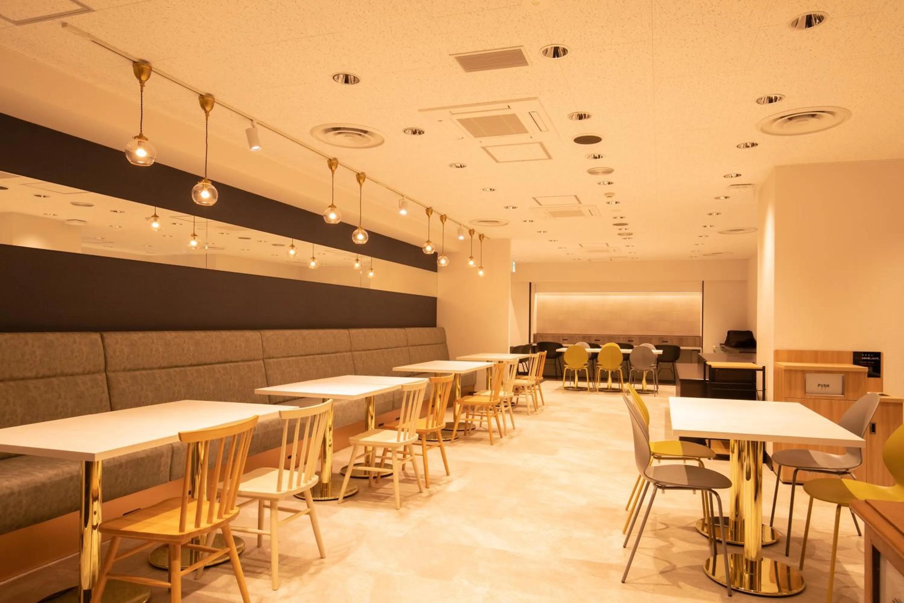 Restaurant/places to eat in Kochi Sunrise Hotel