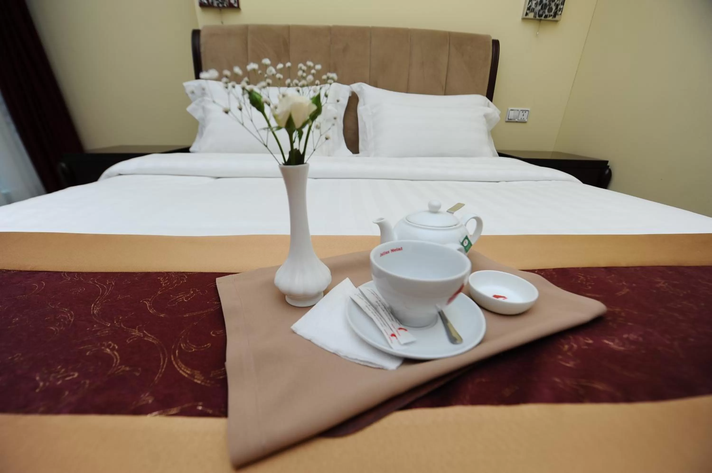 Property building, Bed in Hotel Aisi