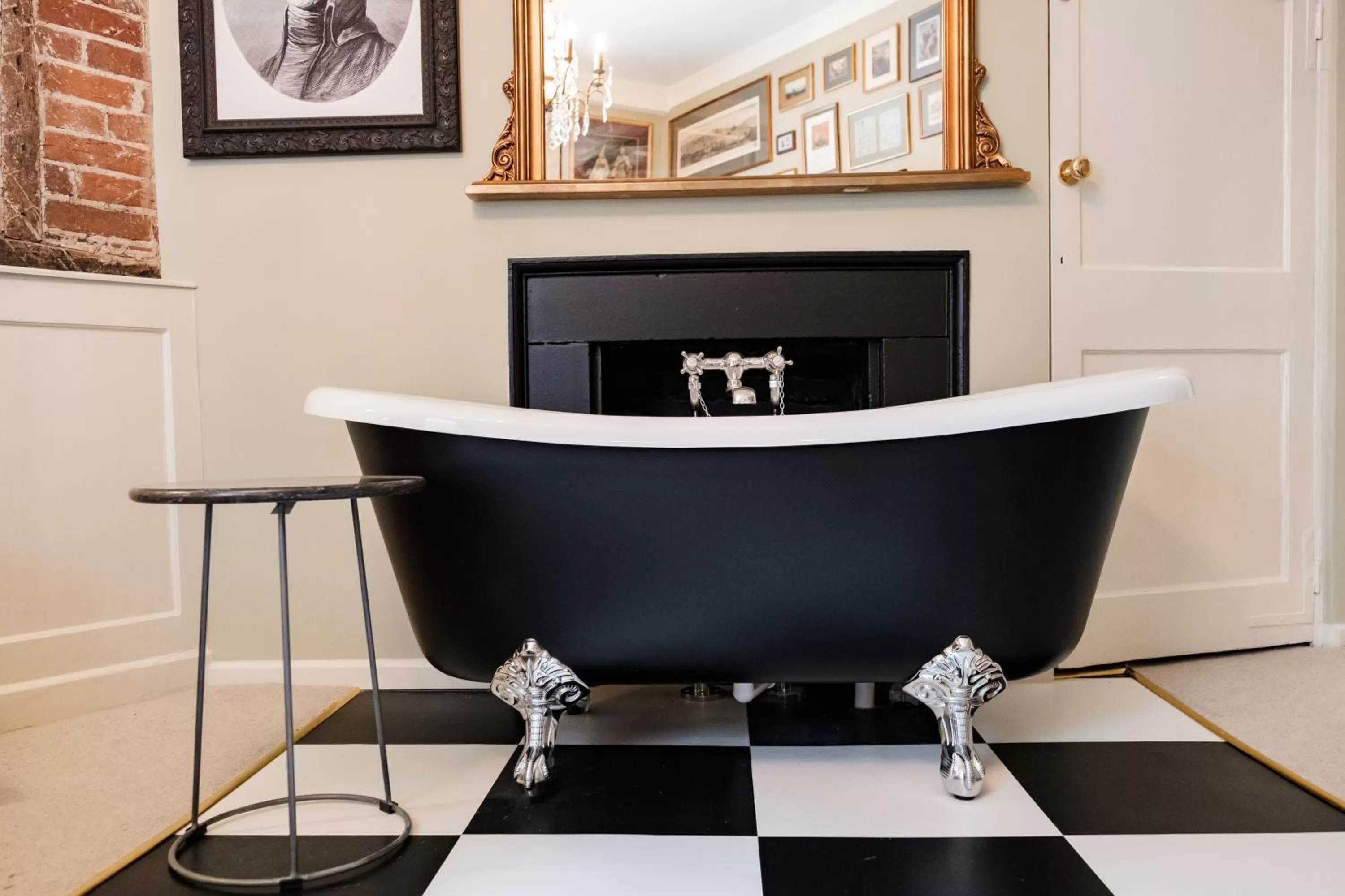 Bathroom in Wykeham Arms