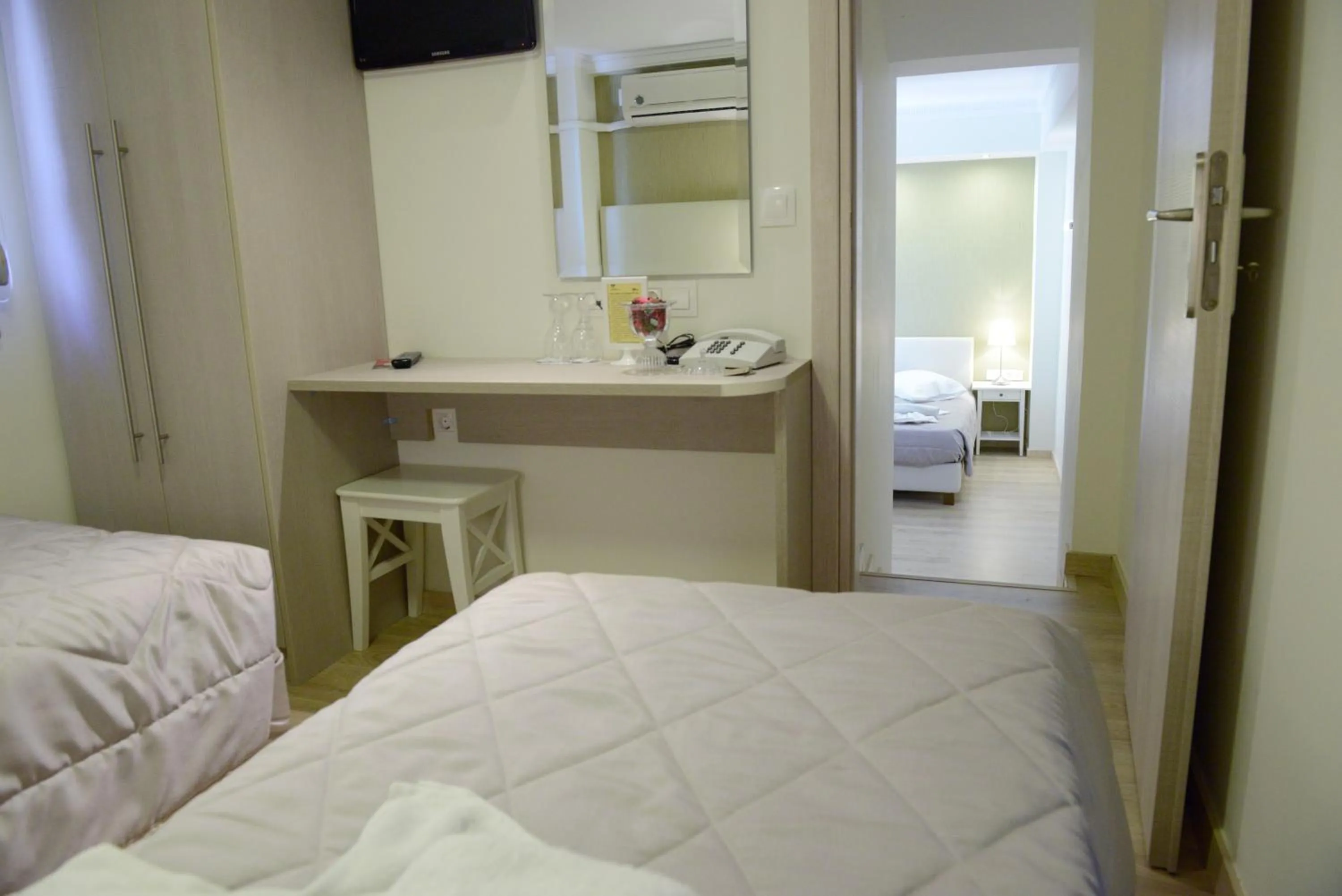 Family, Bed in Phidias Hotel