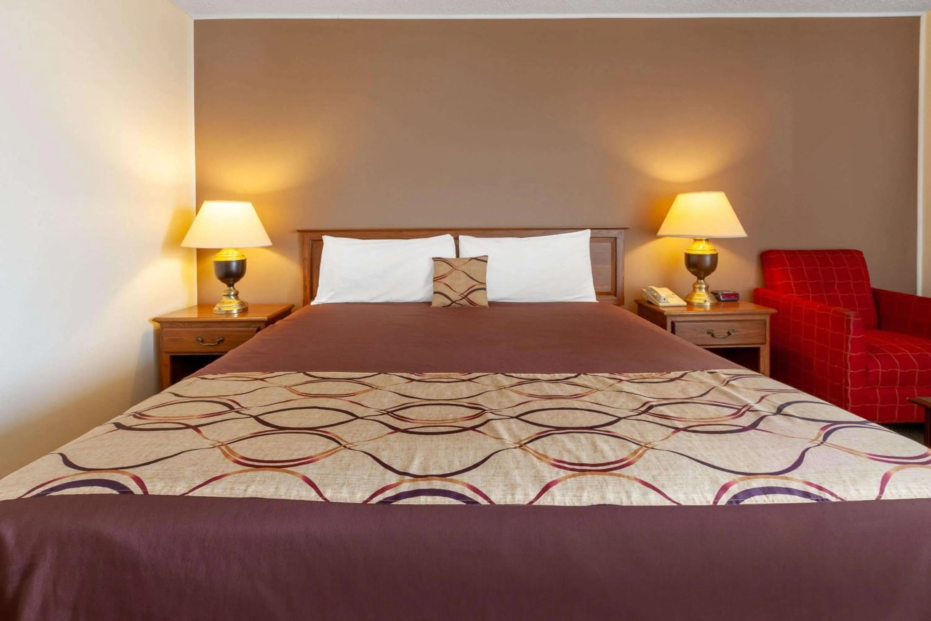 Photo of the whole room, Bed in Travelodge by Wyndham Cleveland Airport