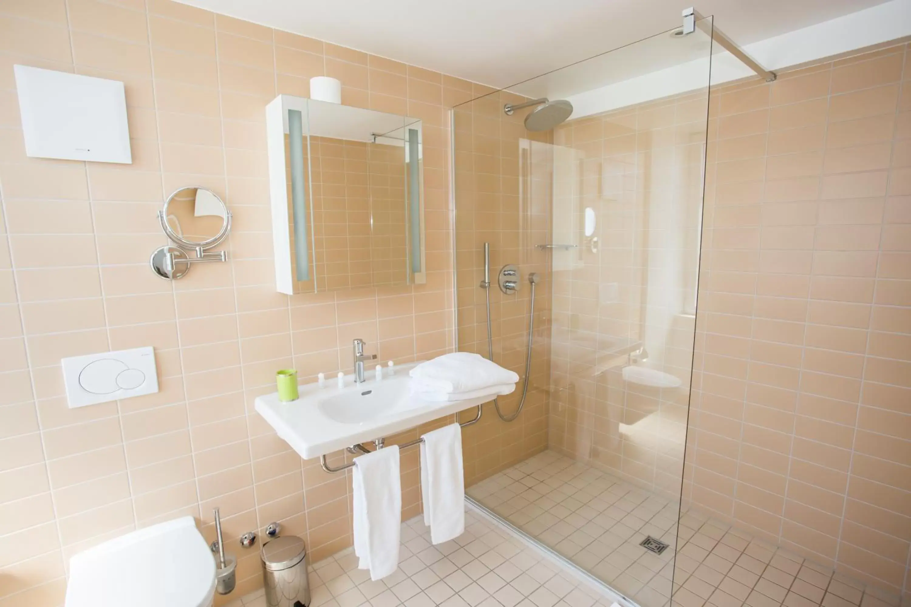 Standard Double Room with Lake View in Guest House Le Charlot Standard Double Room with Lake View in Guest House Le Charlot