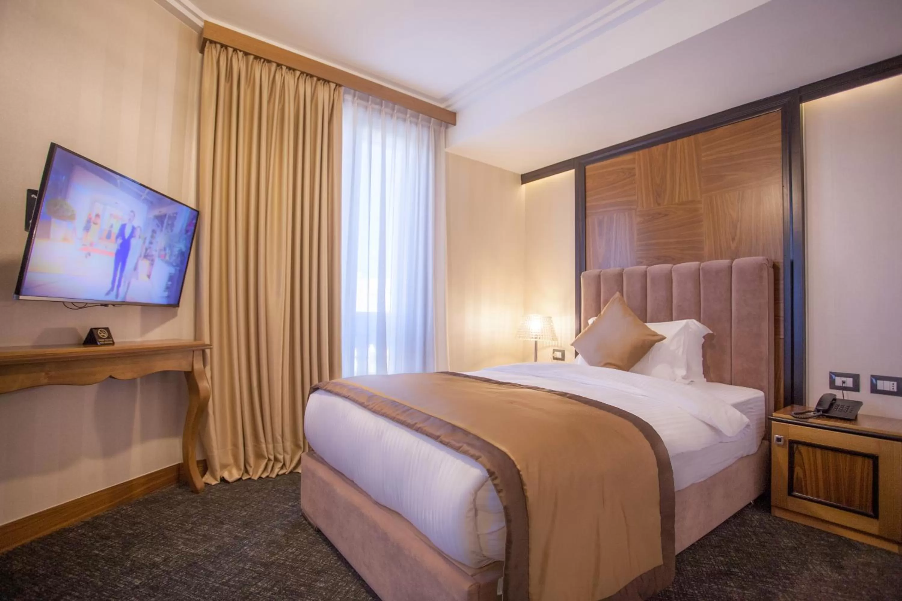 TV and multimedia, Bed in Hotel Colosseo Tirana