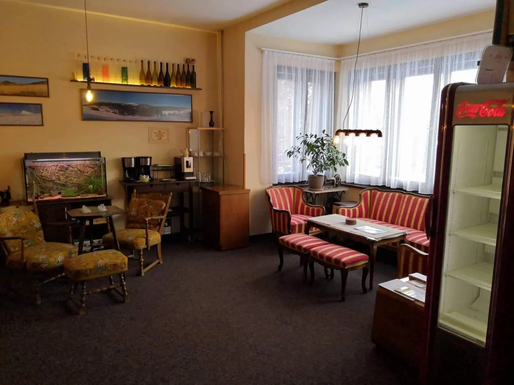 Communal lounge/ TV room in Hotel Alfa