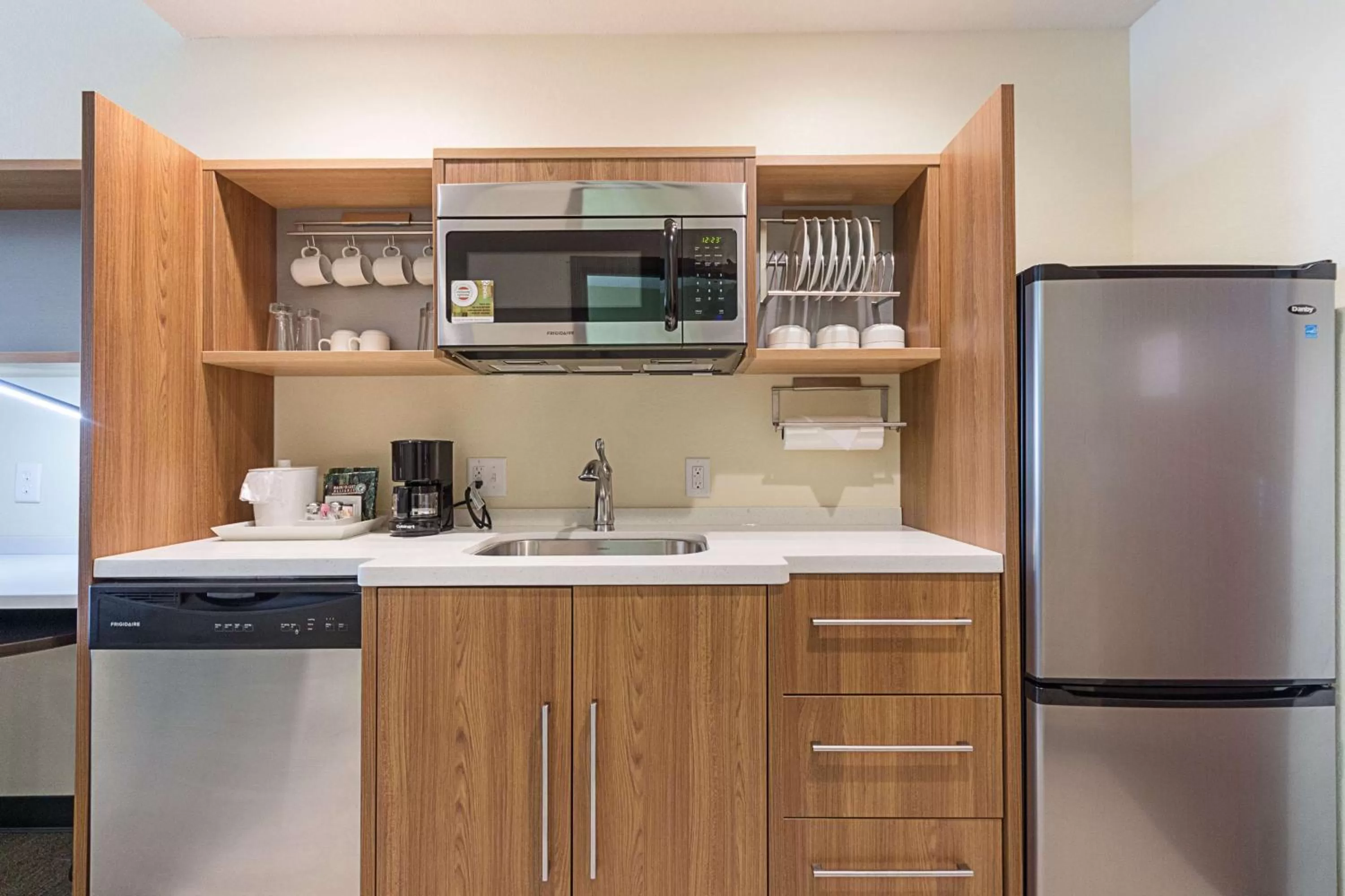 Kitchen or kitchenette in Home2 Suites By Hilton Oklahoma City Yukon