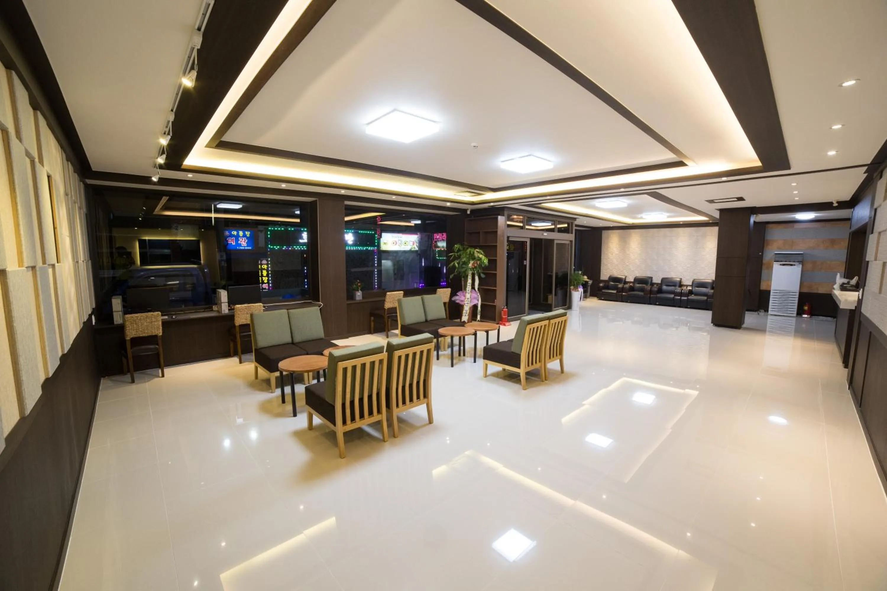 Lounge or bar in Jeju Stay Hotel