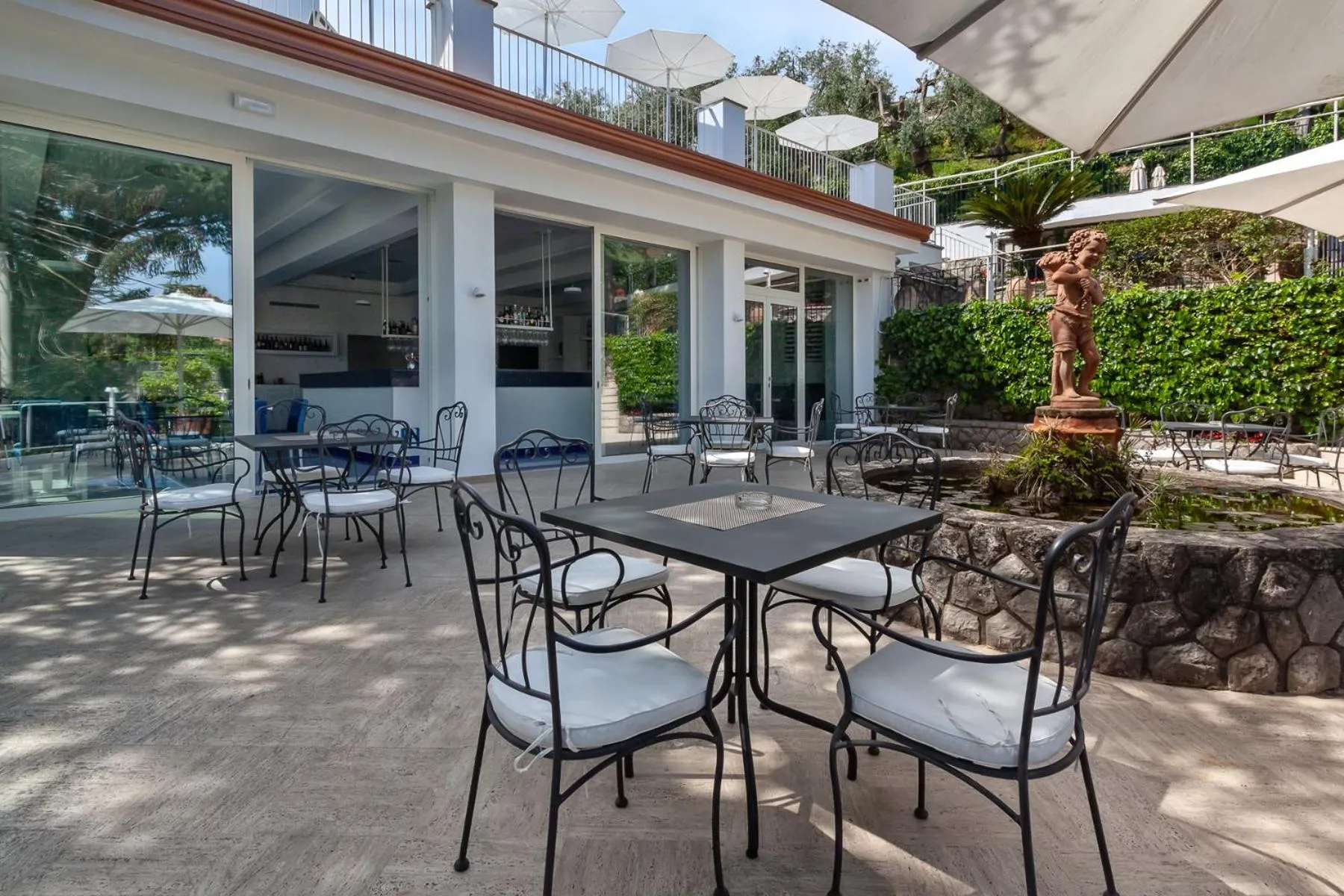 Restaurant/places to eat in Hotel Metropole