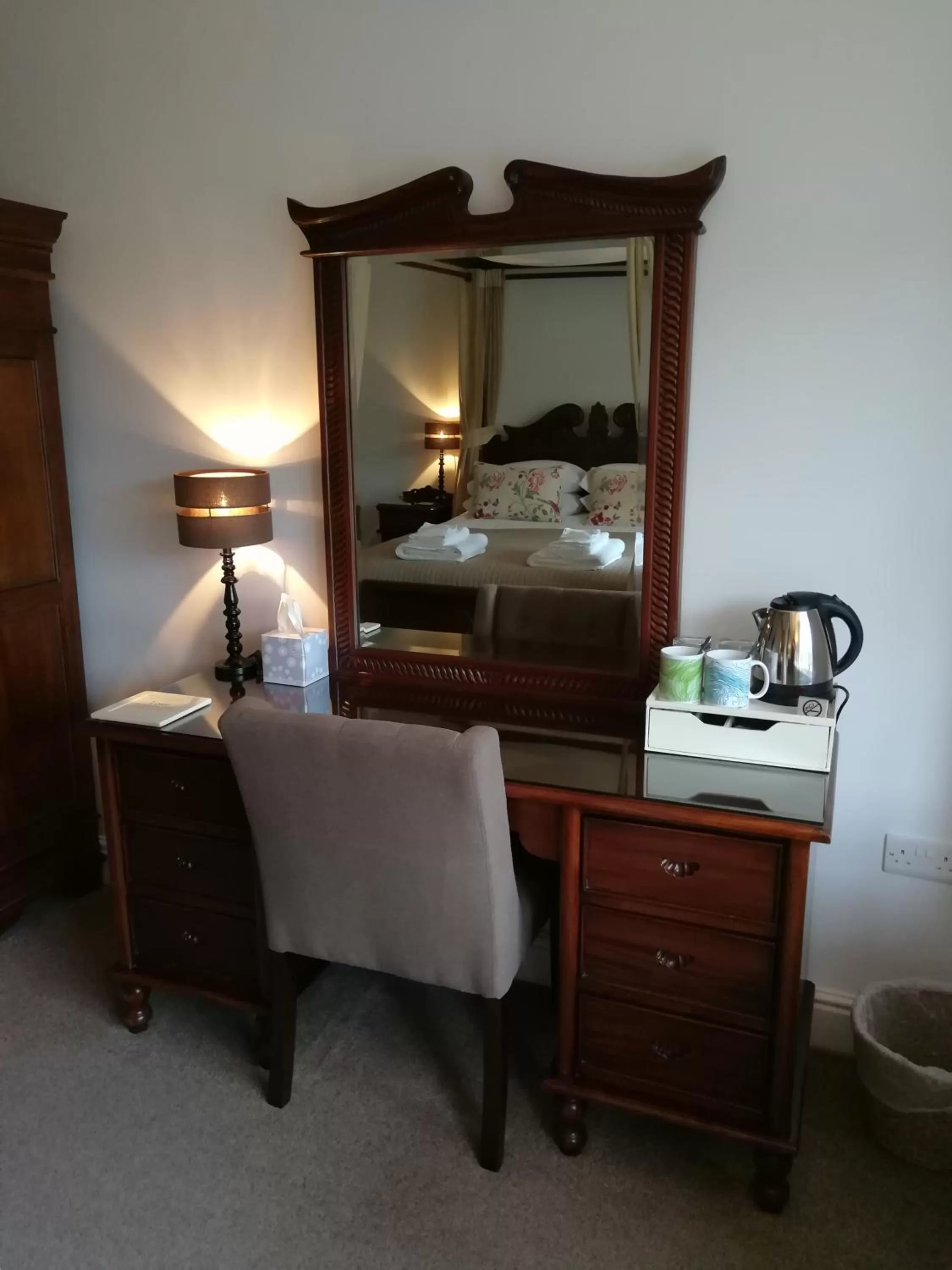 Shower, Bed in Aberconwy House B&B