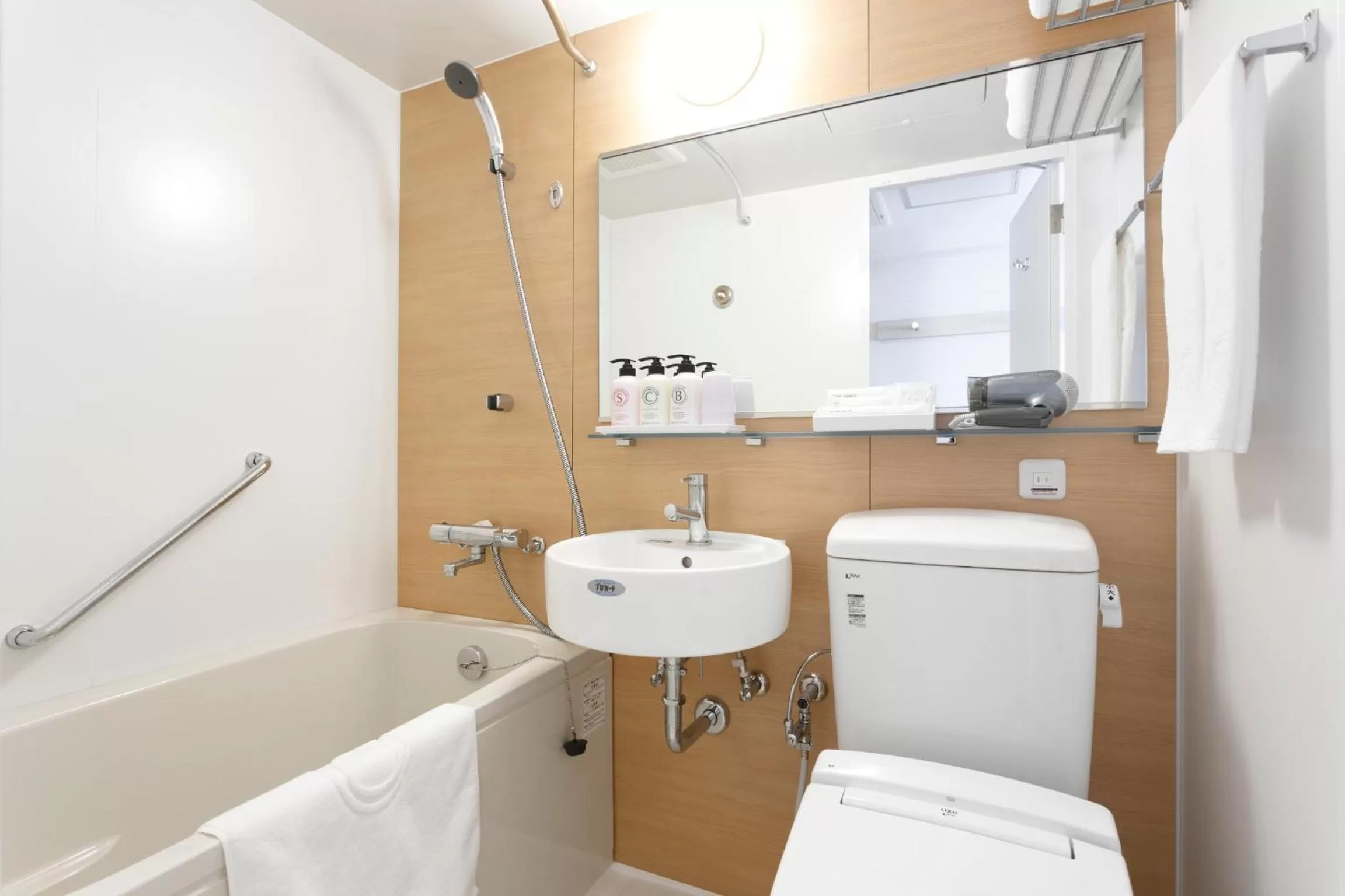 Shower in Osaka View Hotel Honmachi