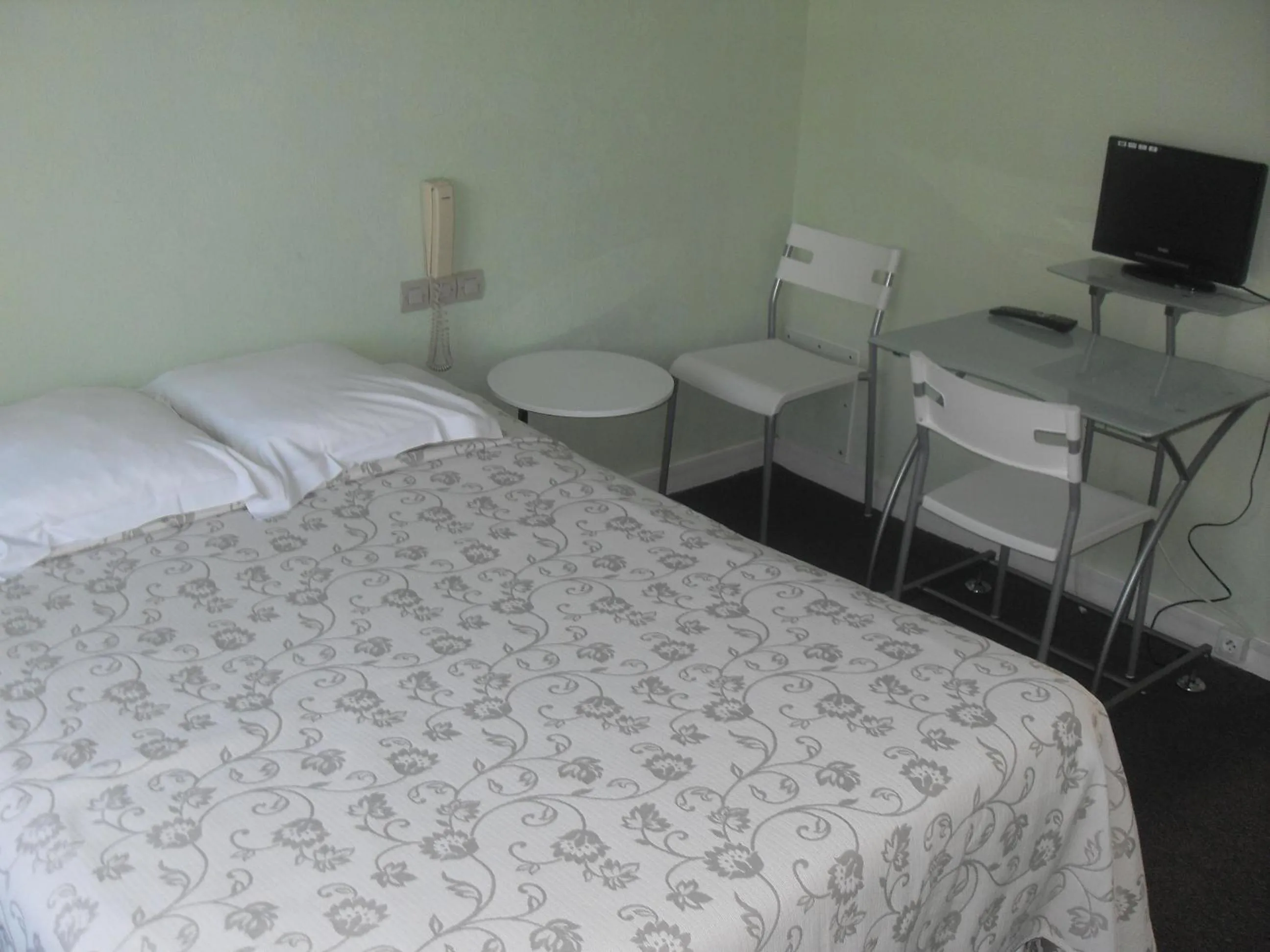 Photo of the whole room, Bed in Hotel Restaurant Bocher