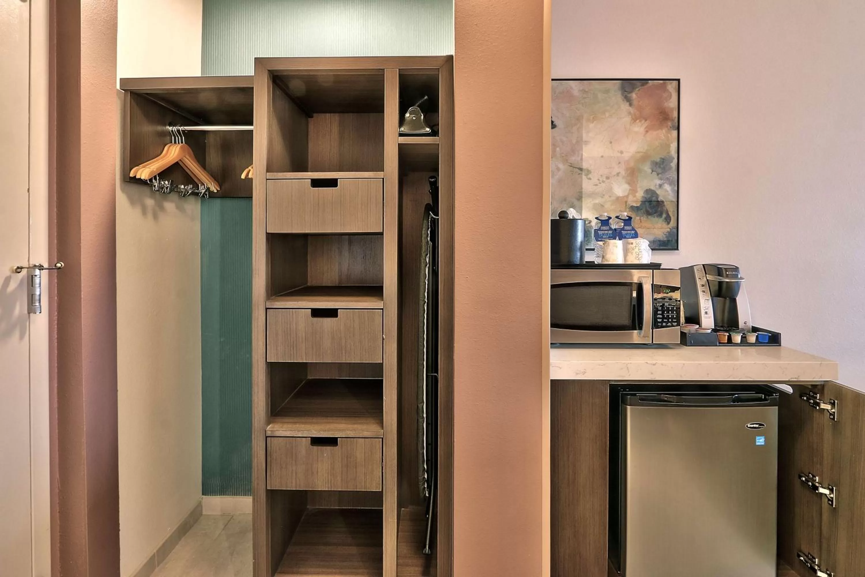 Photo of the whole room in Hilton Garden Inn Albuquerque/Journal Center