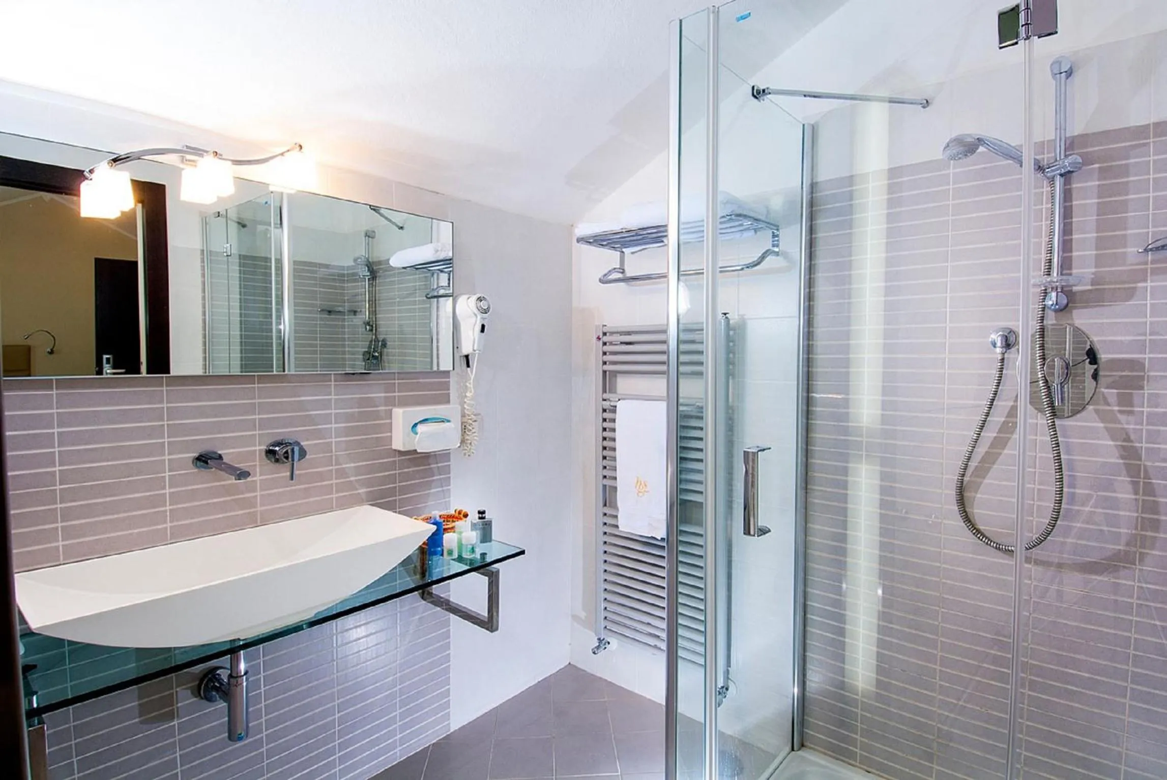 Shower in Hotel St. Moritz