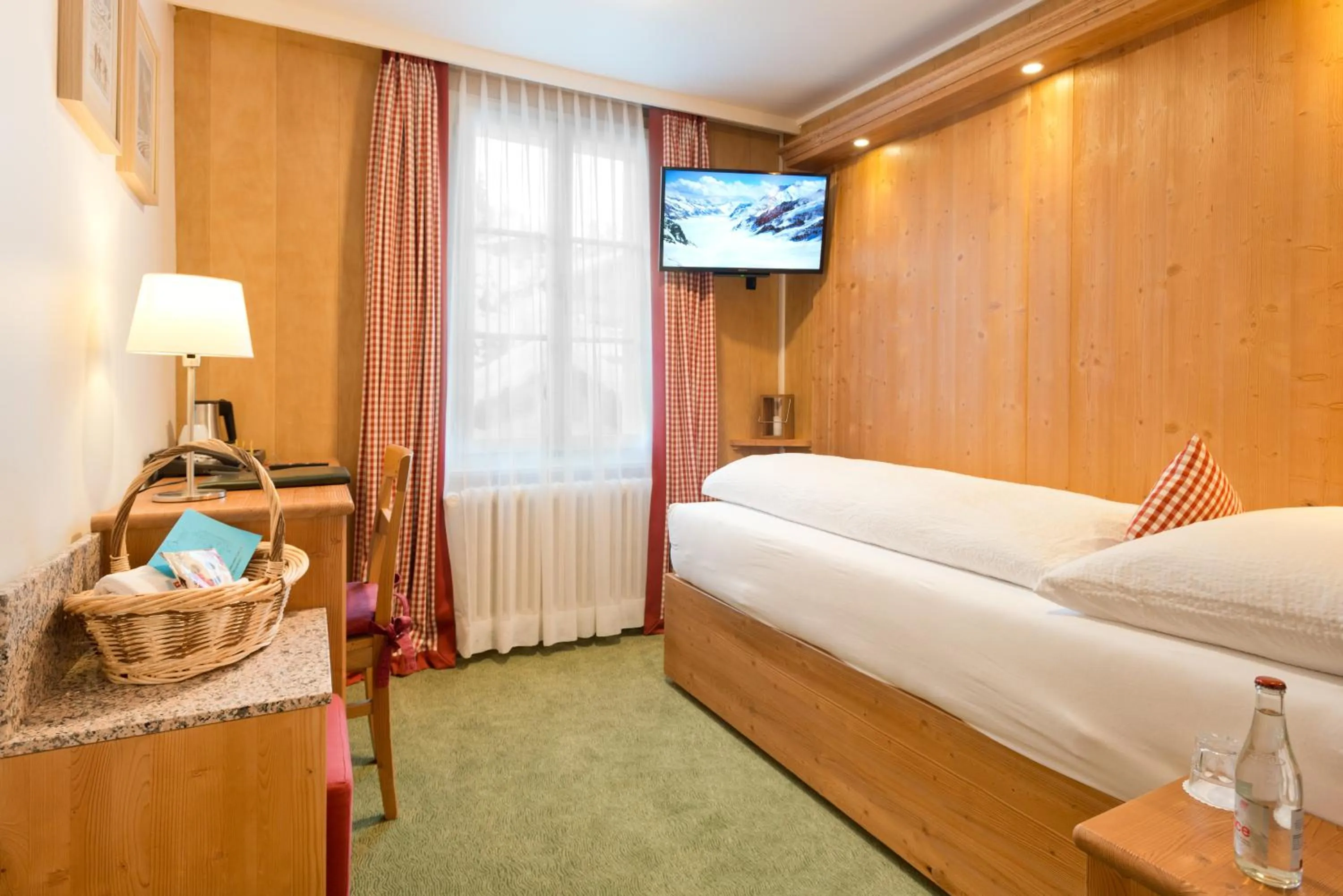 Standard Single Room in Hotel Bernerhof Grindelwald