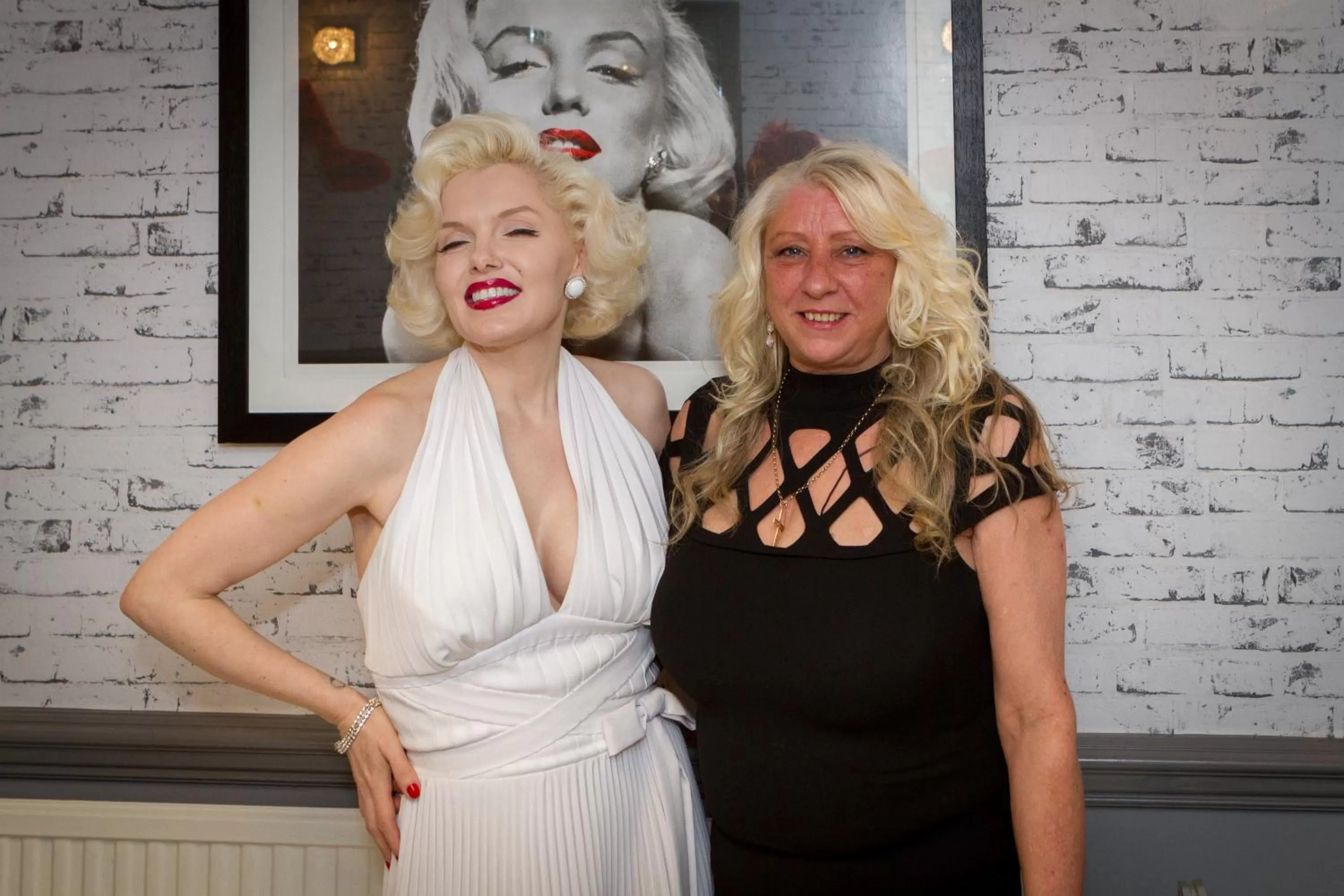 Family in The Sandringham Court Hotel & Sports Bar-Groups Welcome here-High Speed Wi-Fi