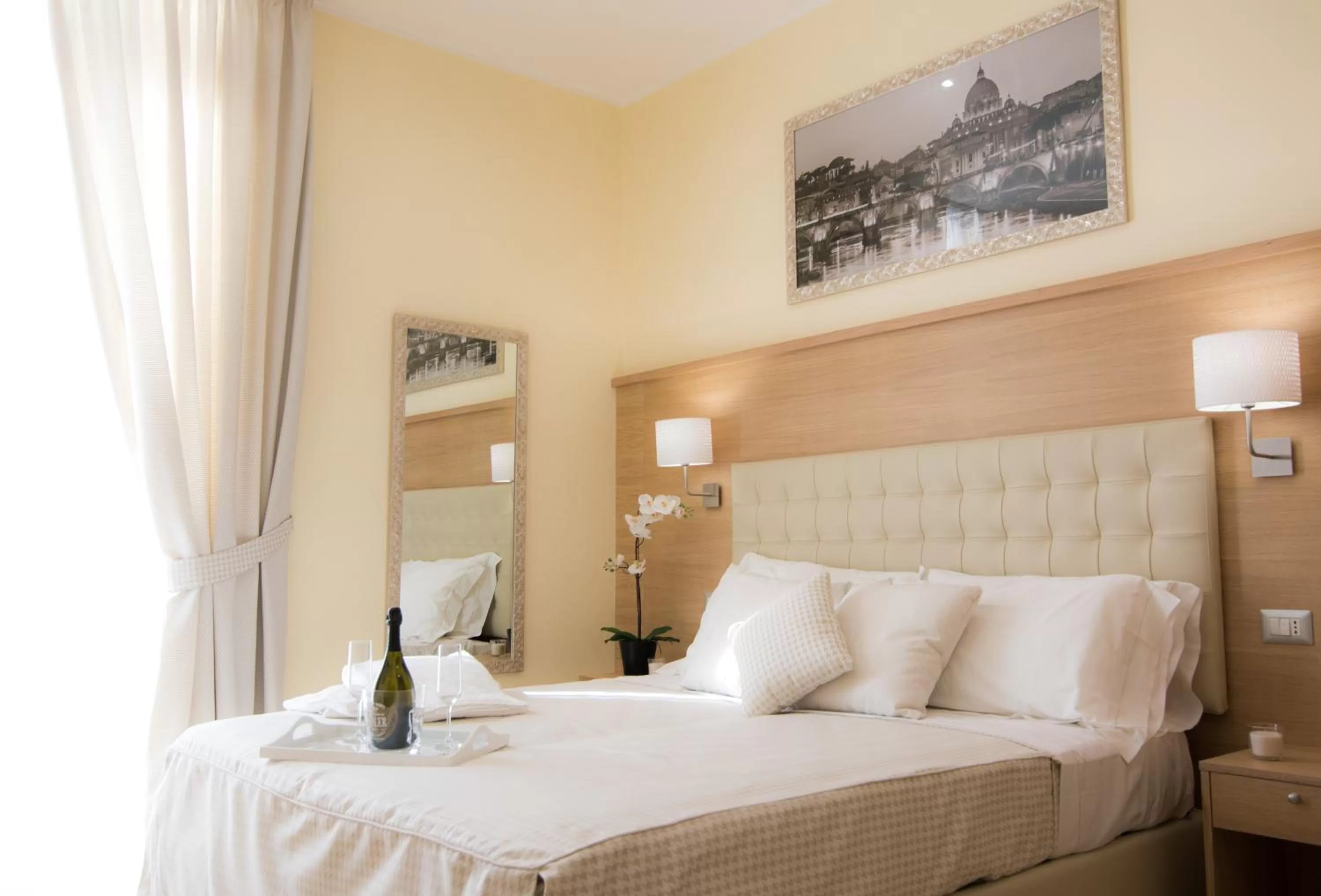 Photo of the whole room, Bed in Esposizione Palace Hotel