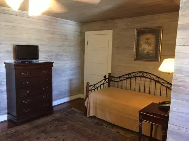 Quadruple Room in 1896 O'Malley House Quadruple Room in 1896 O'Malley House