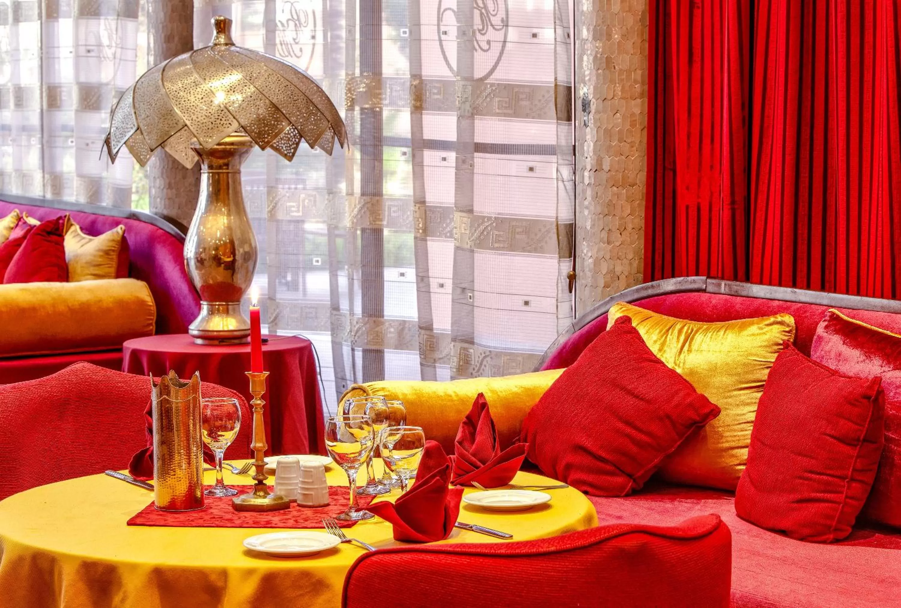 Restaurant/places to eat in Royal Mirage Deluxe