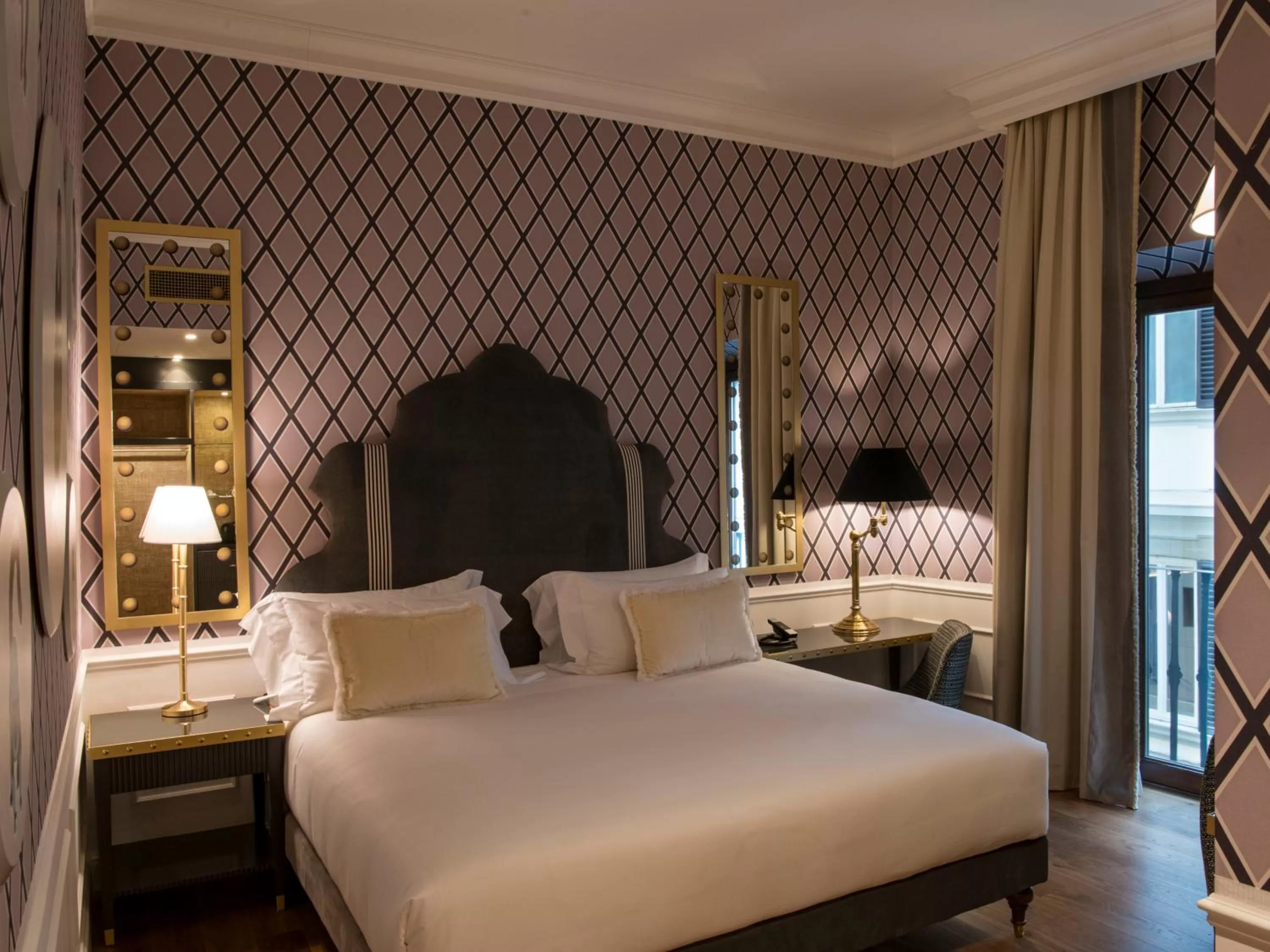 Bed in IL Tornabuoni The Unbound Collection by Hyatt